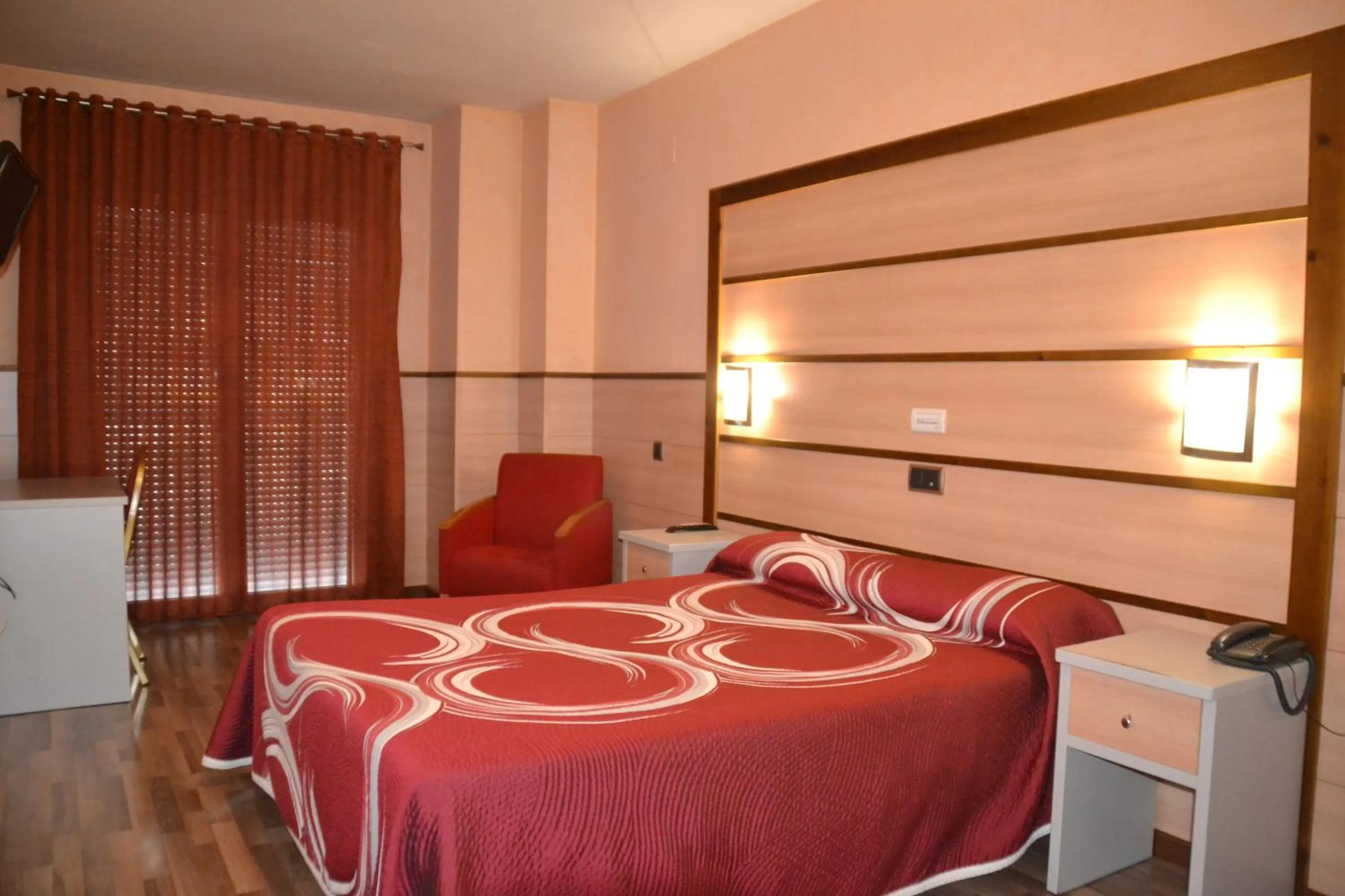 Photo of the whole room, Bed in Hotel Pio XII Jumilla
