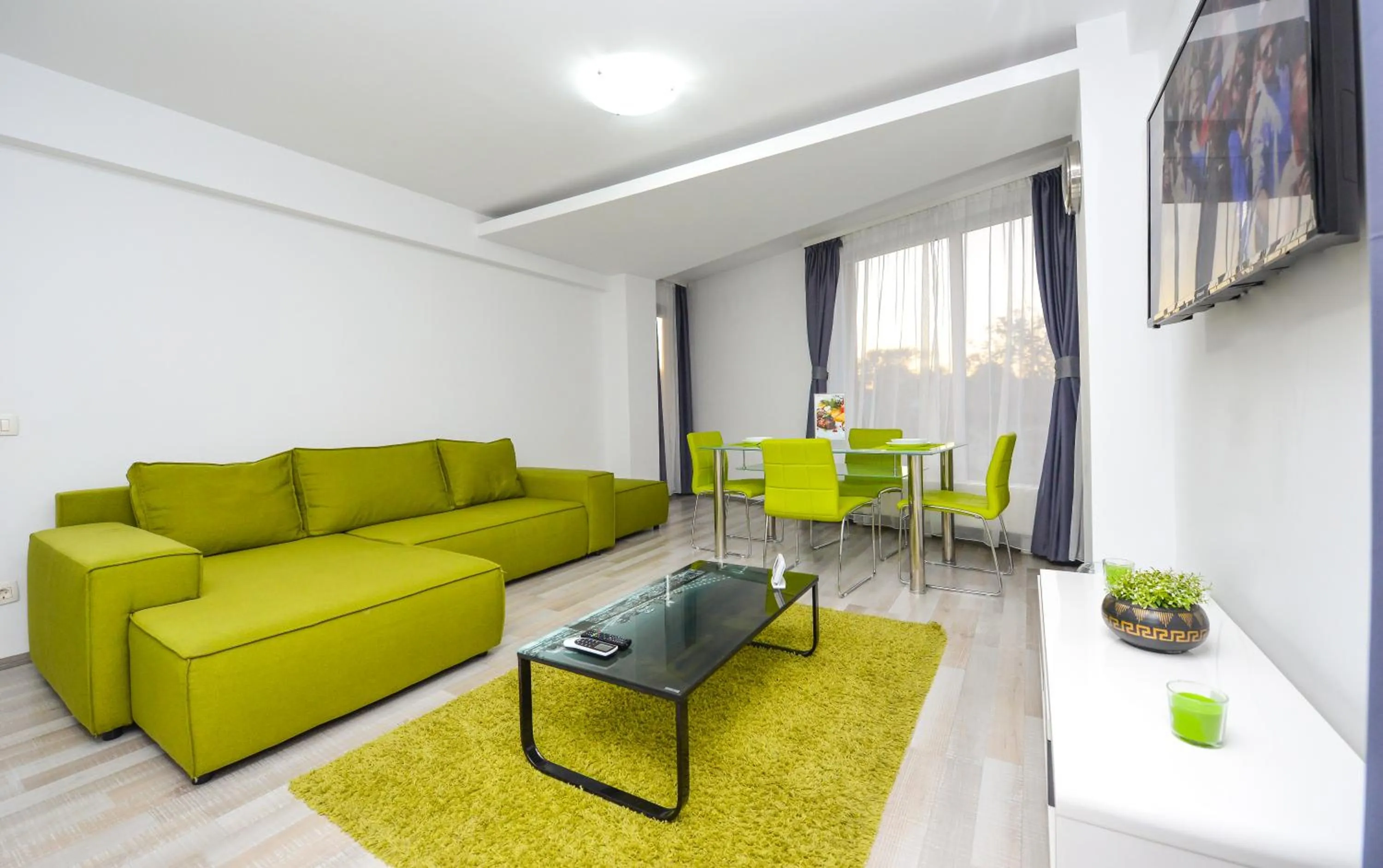 Nightclub / DJ in Harmony Suites