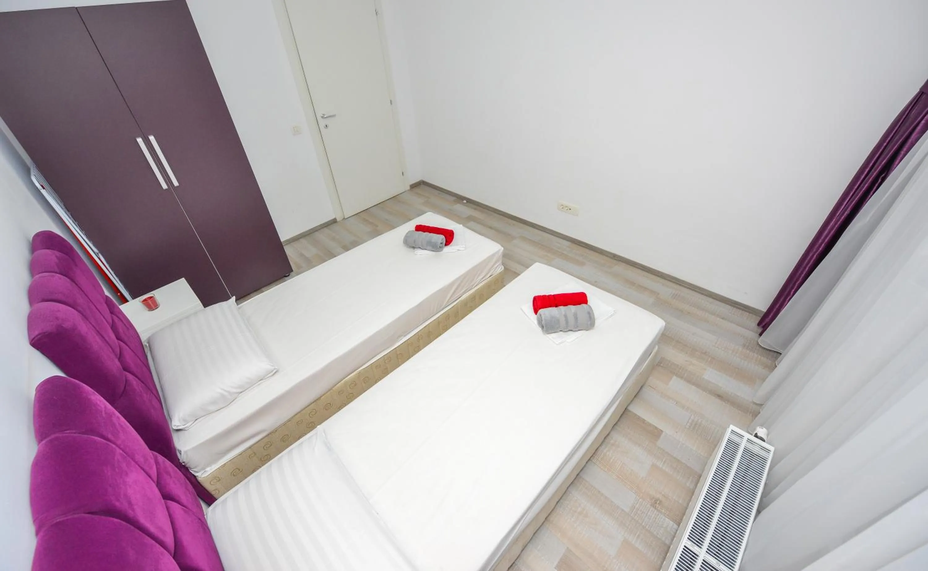 Communal lounge/ TV room, Bed in Harmony Suites