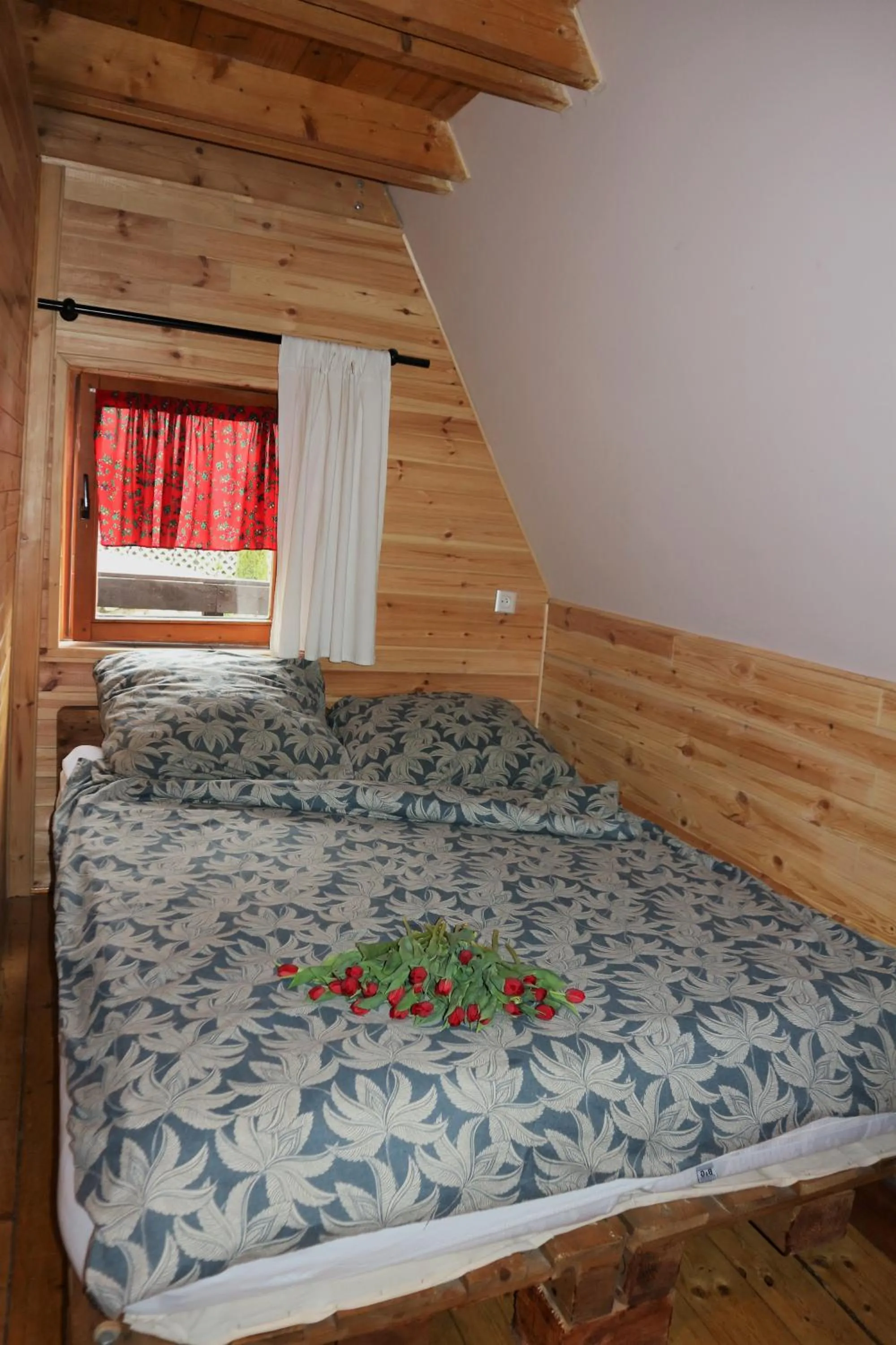 Bed in Pensjonat Gościniec Szczyrk , z sauną i jacuzzi