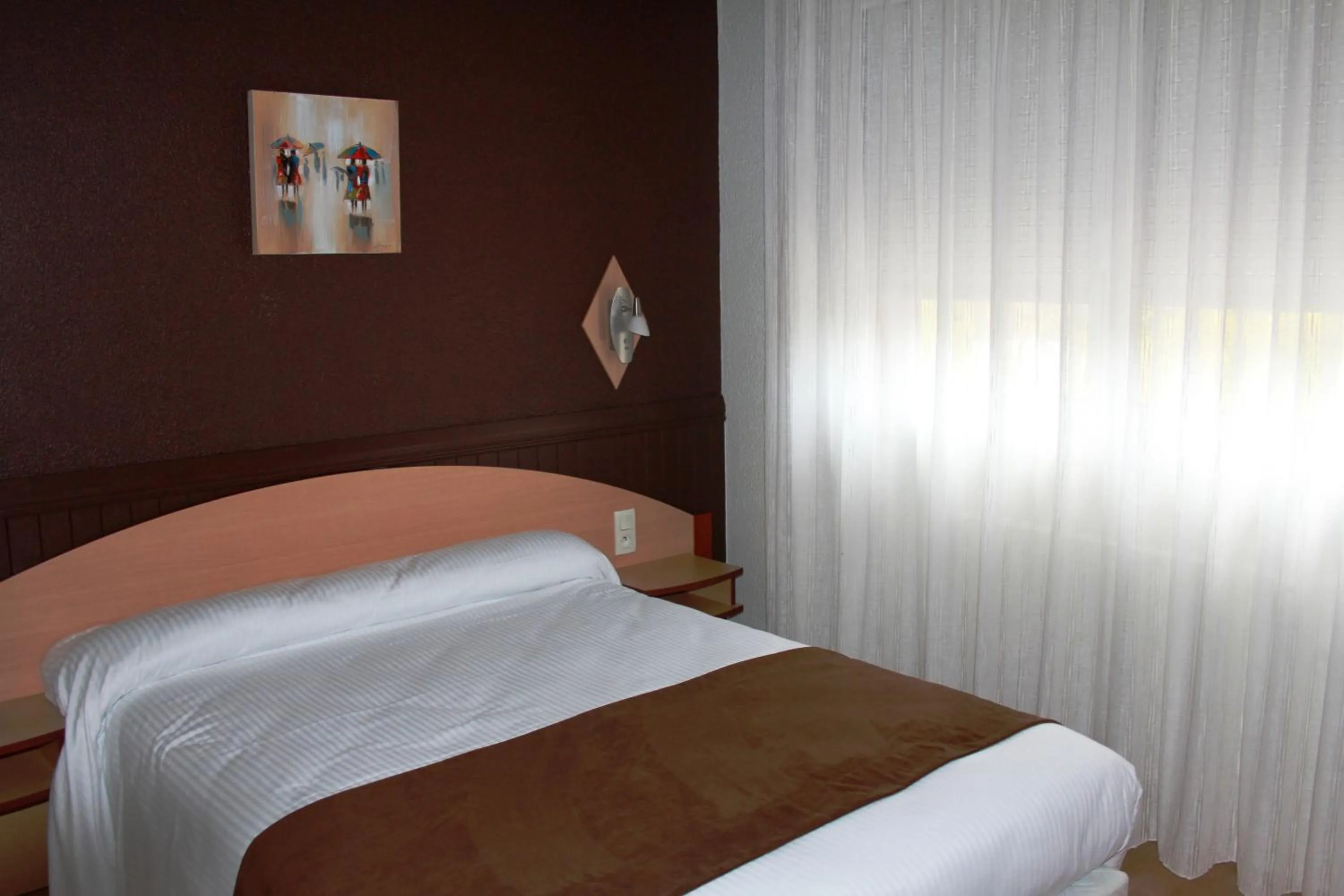 Photo of the whole room, Bed in Hôtel Saint-Hubert