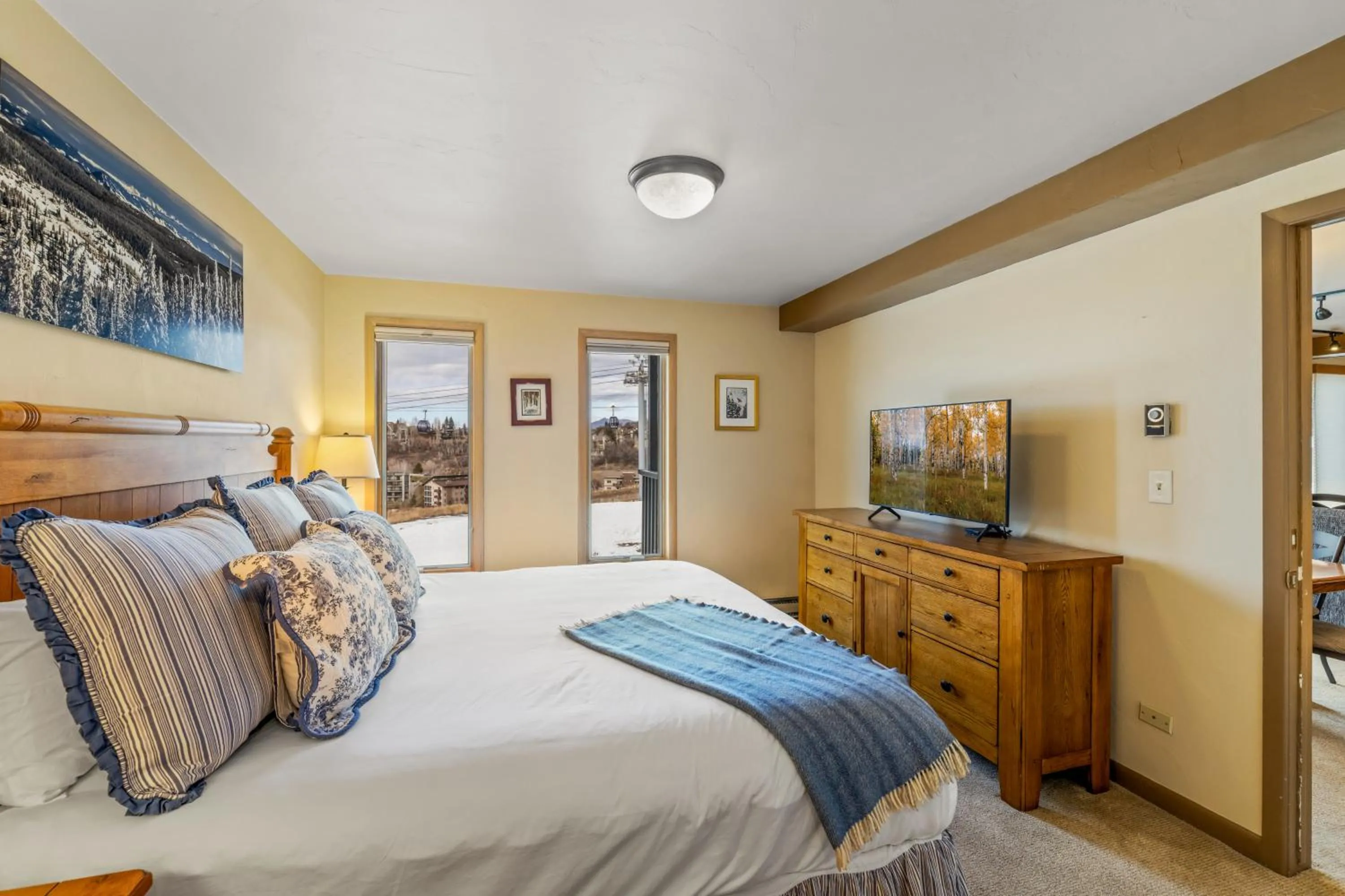 Bed in Bear Claw 203 - Ski-in Ski-out Condo!