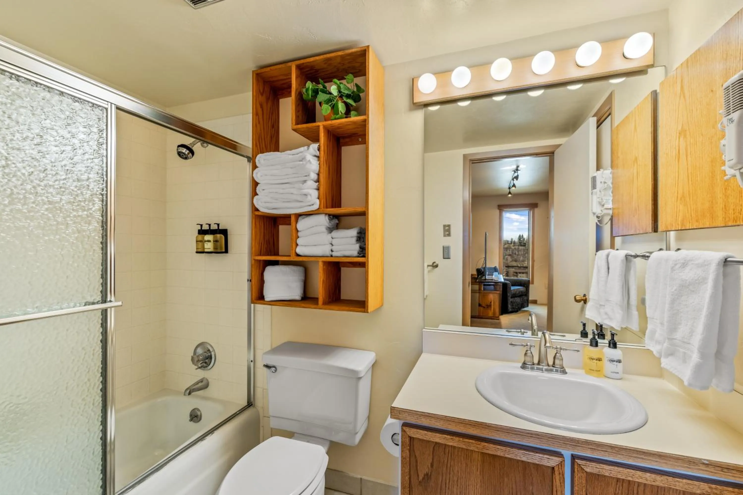 Bear Claw 203 - Ski-in Ski-out Condo!