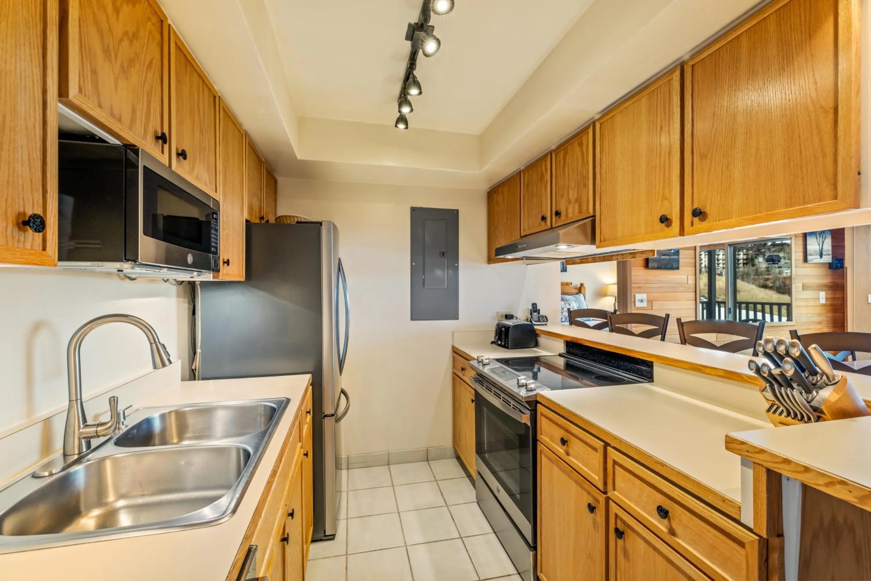 Bear Claw 203 - Ski-in Ski-out Condo!
