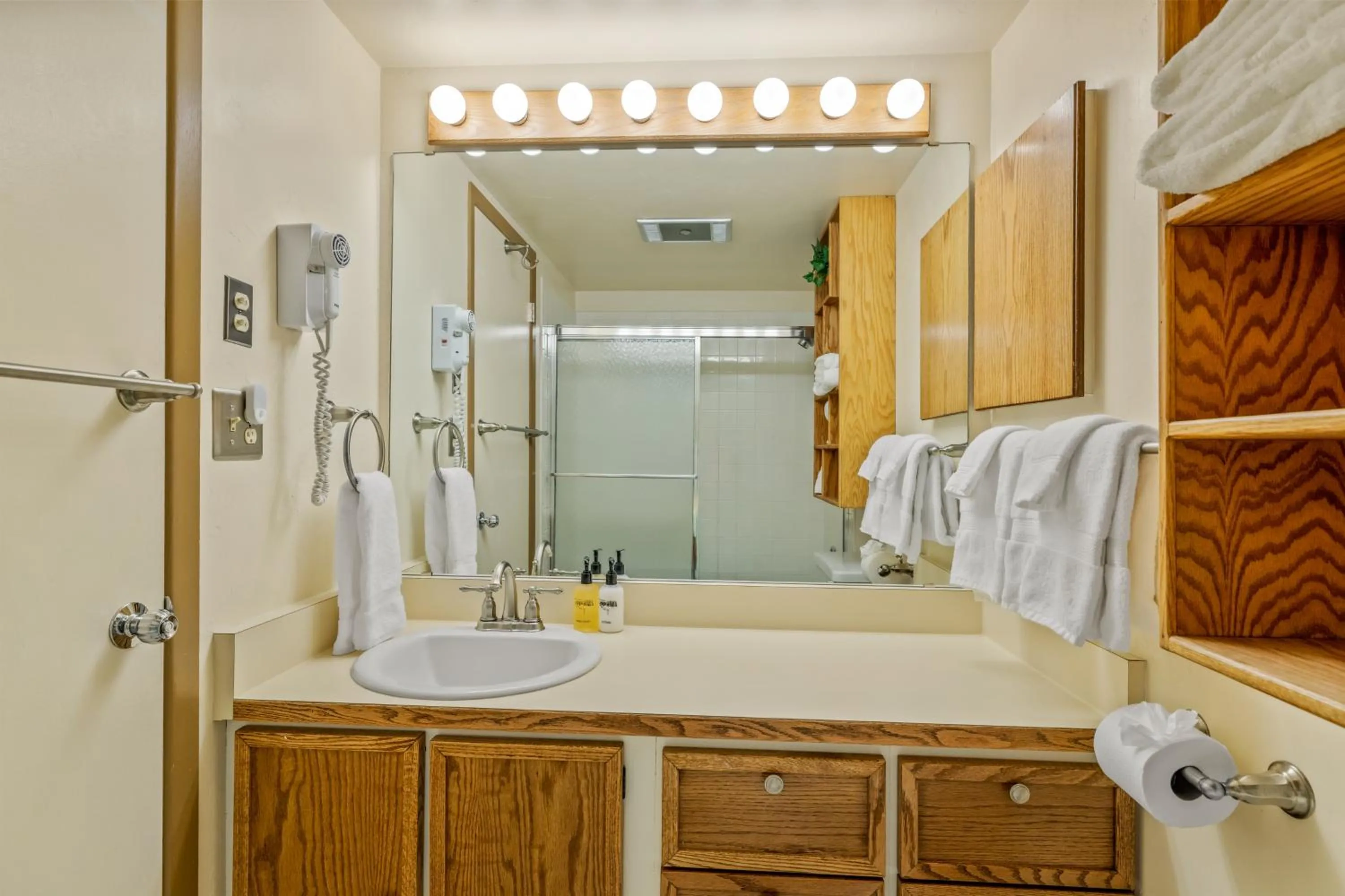 Bear Claw 203 - Ski-in Ski-out Condo!
