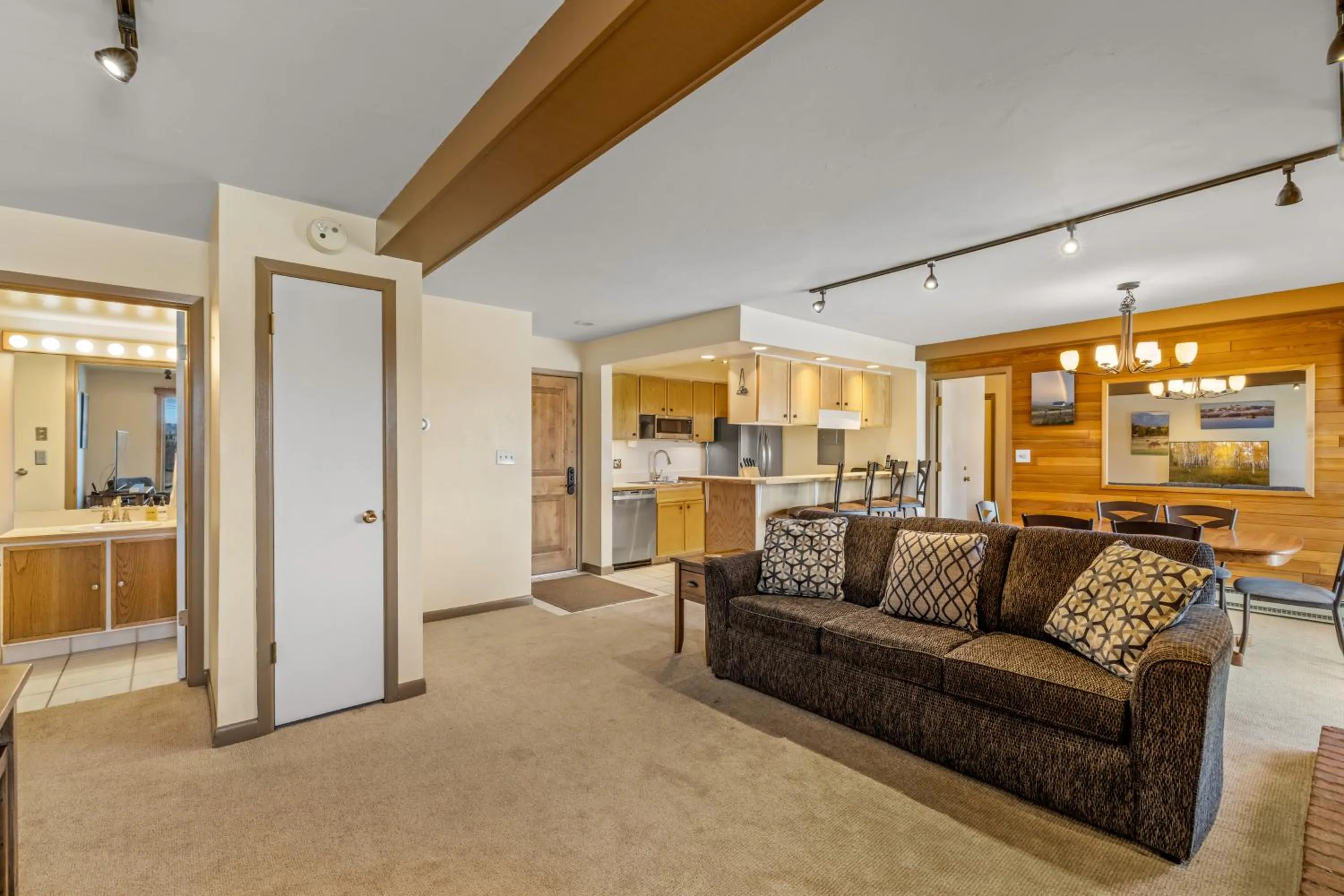 Bear Claw 203 - Ski-in Ski-out Condo!