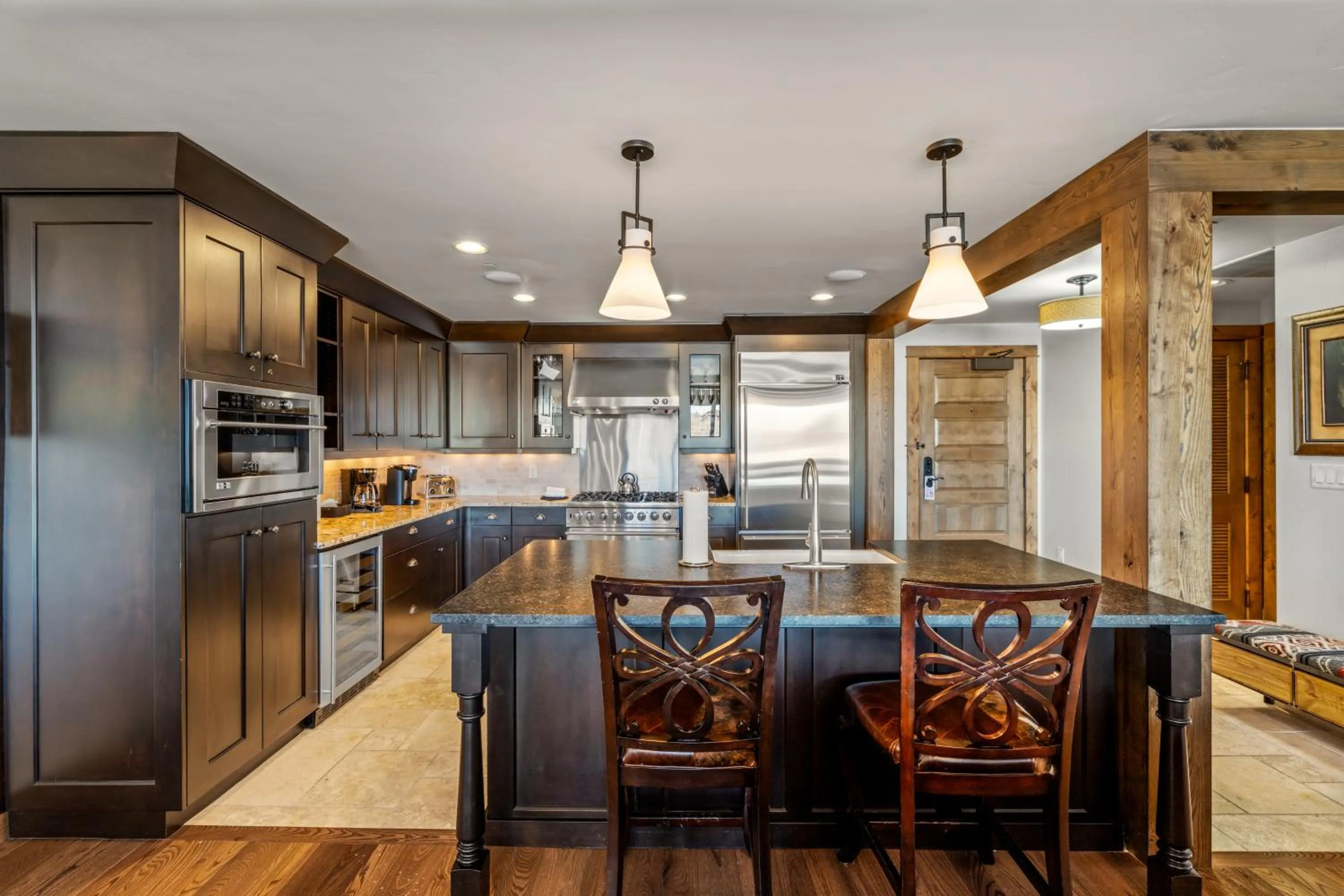 Edgemont 2305 - Luxury Ski-in Ski-out Condo