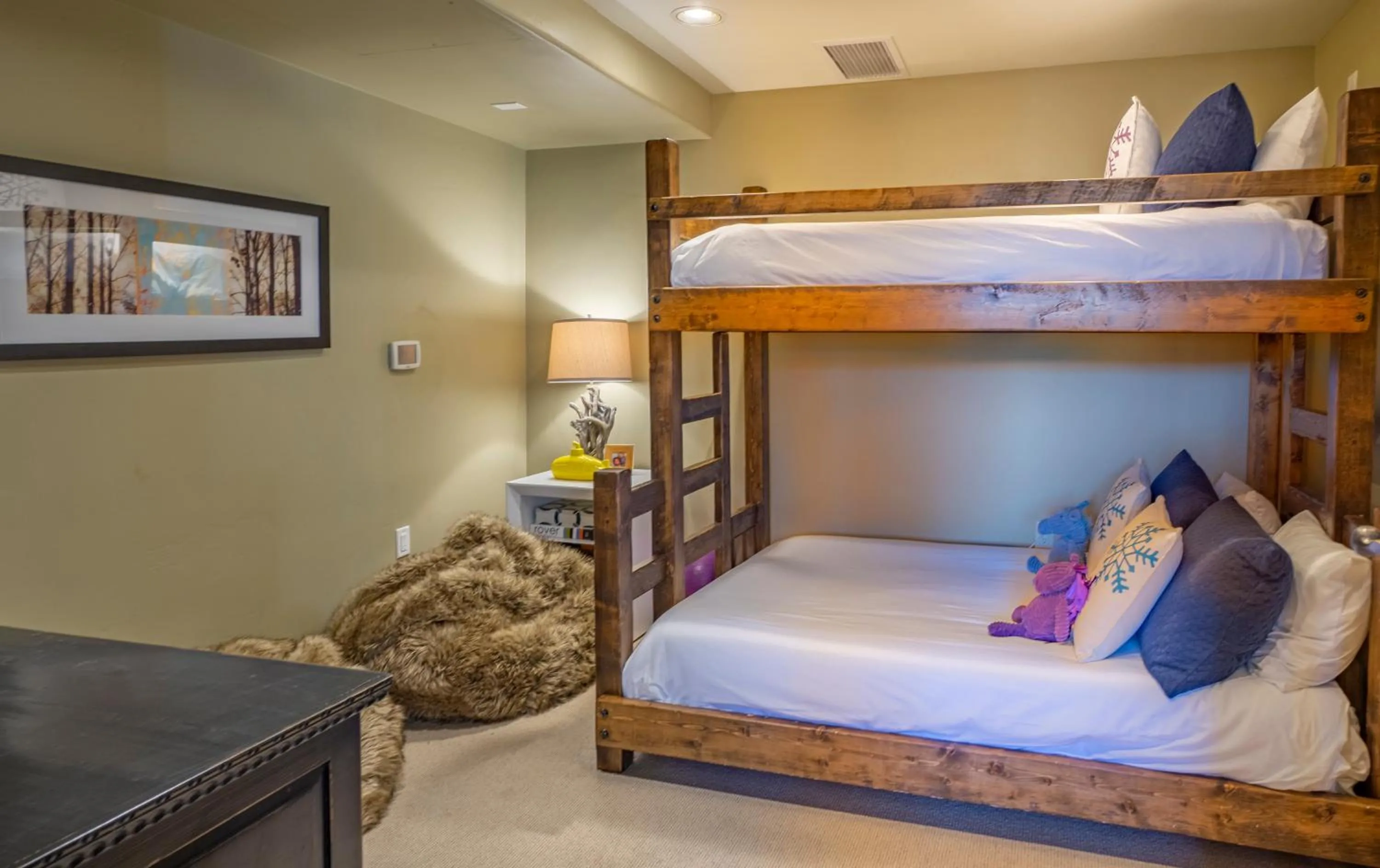 Bed in Edgemont 2704 - Luxury Ski-in Ski-out Condo