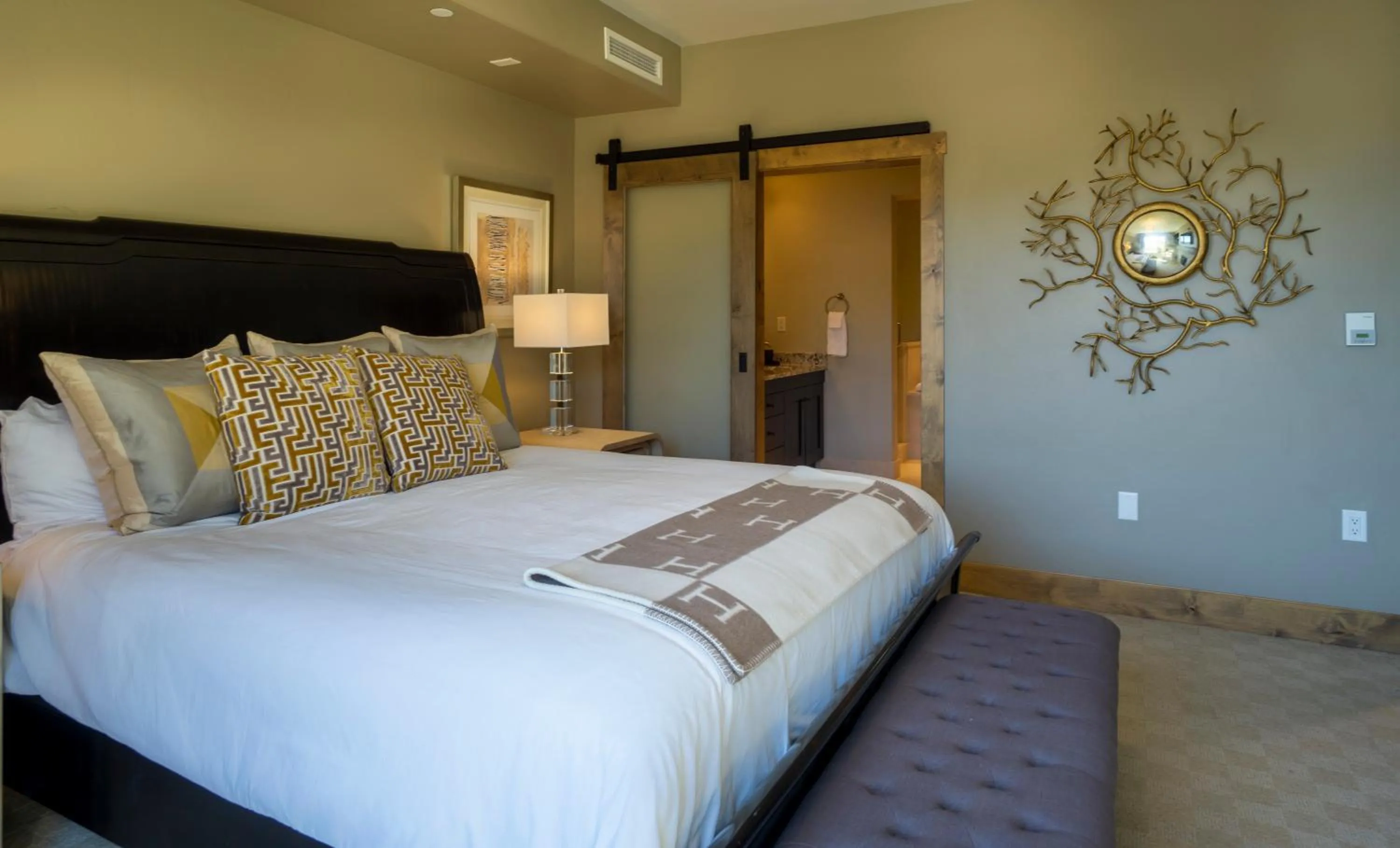Bed in Edgemont 2704 - Luxury Ski-in Ski-out Condo