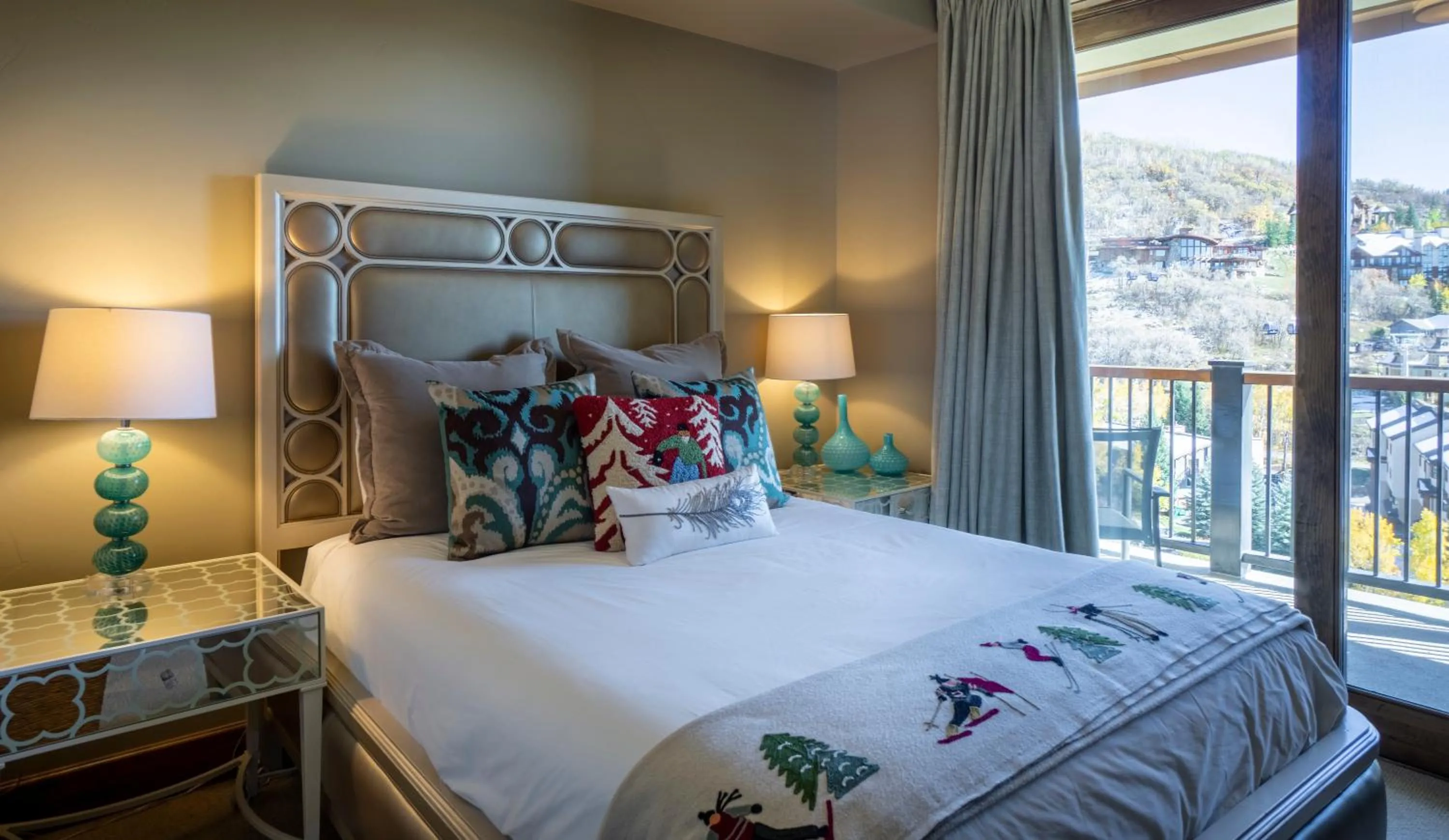 Bed in Edgemont 2704 - Luxury Ski-in Ski-out Condo