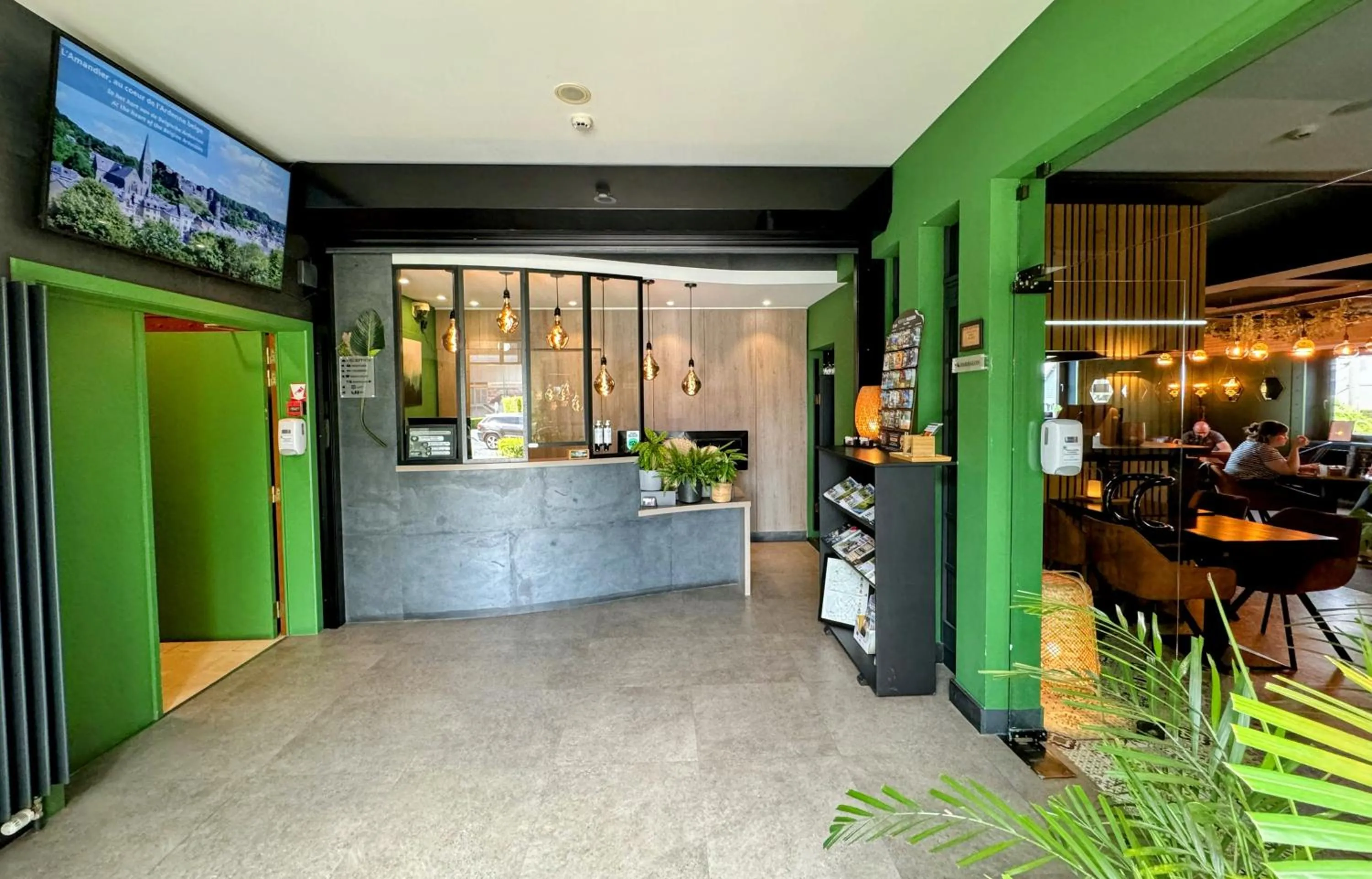 Lobby or reception in Hôtel L'Amandier