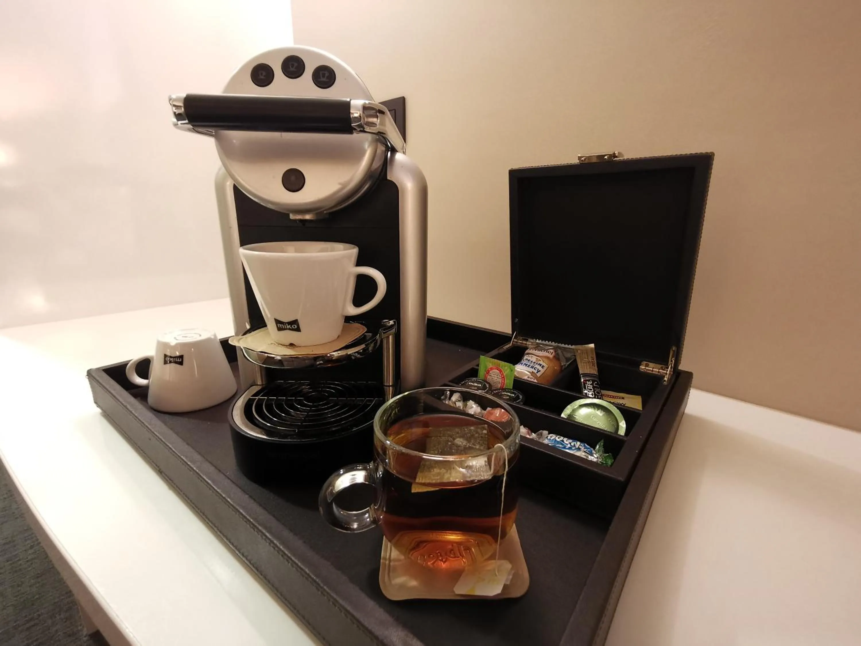 Coffee/tea facilities in Hôtel L'Amandier