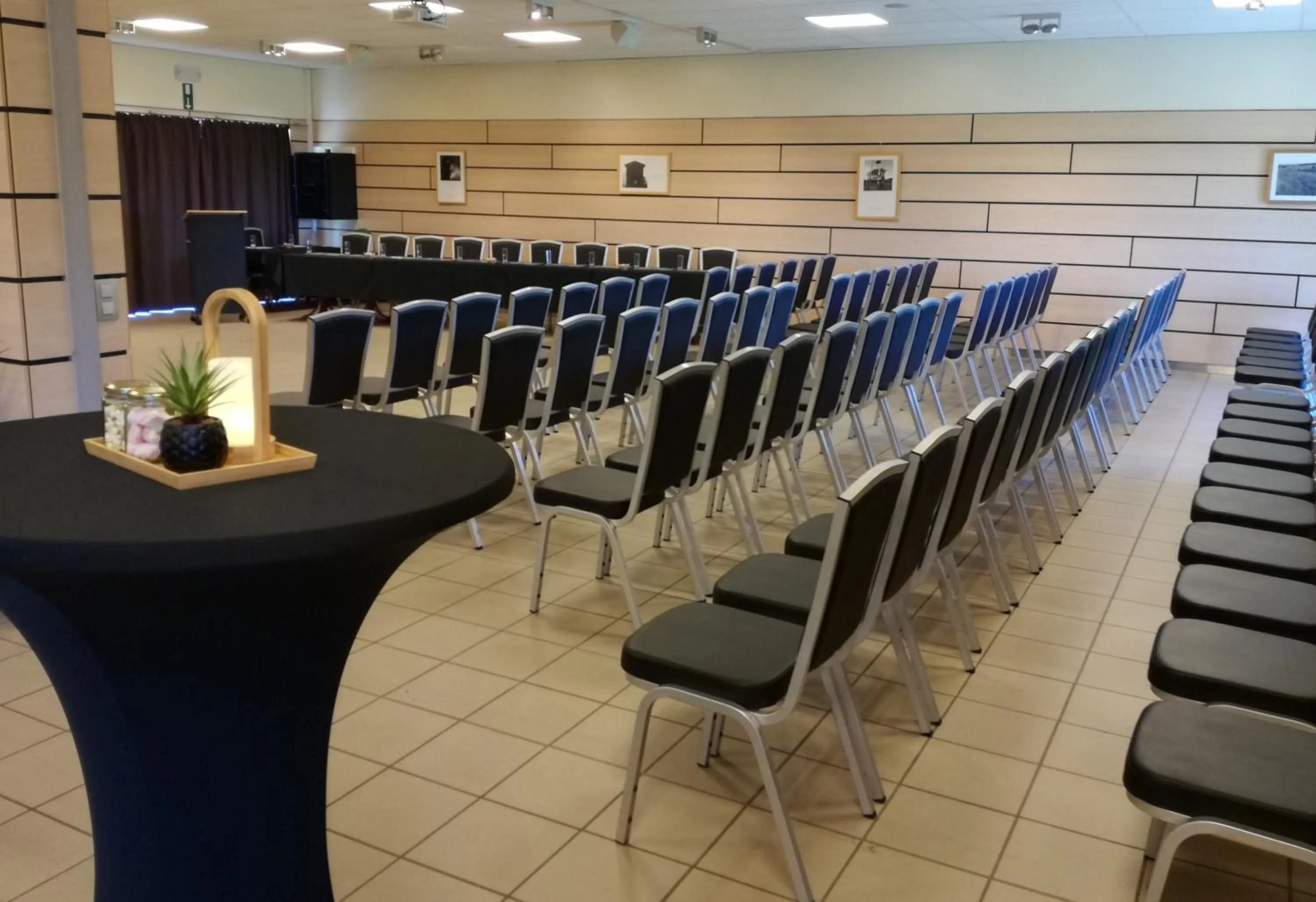 Business facilities in Hôtel L'Amandier