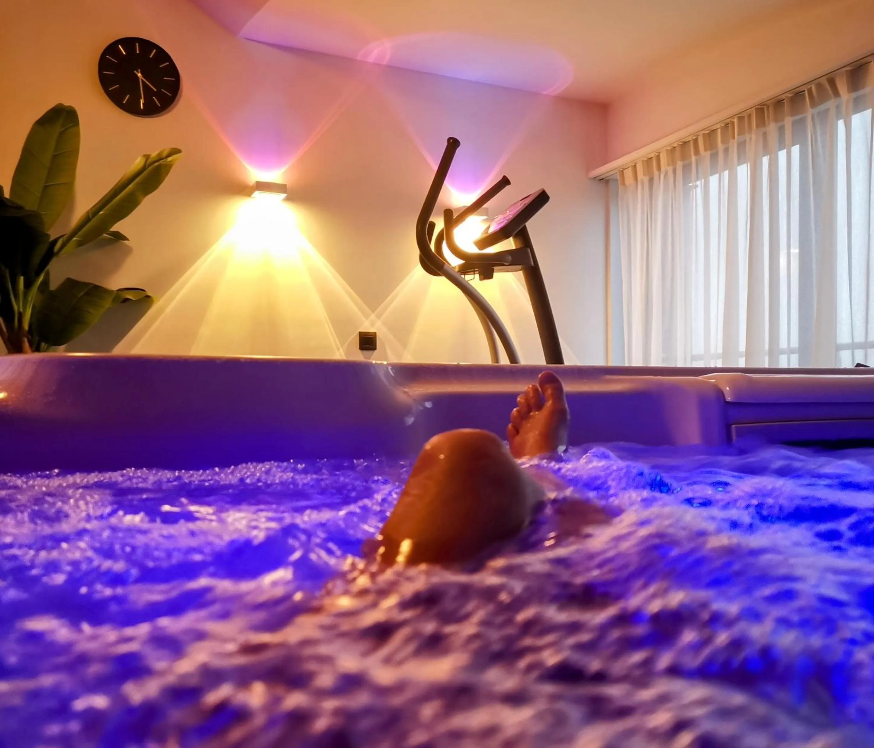 Hot Tub in Hôtel L'Amandier