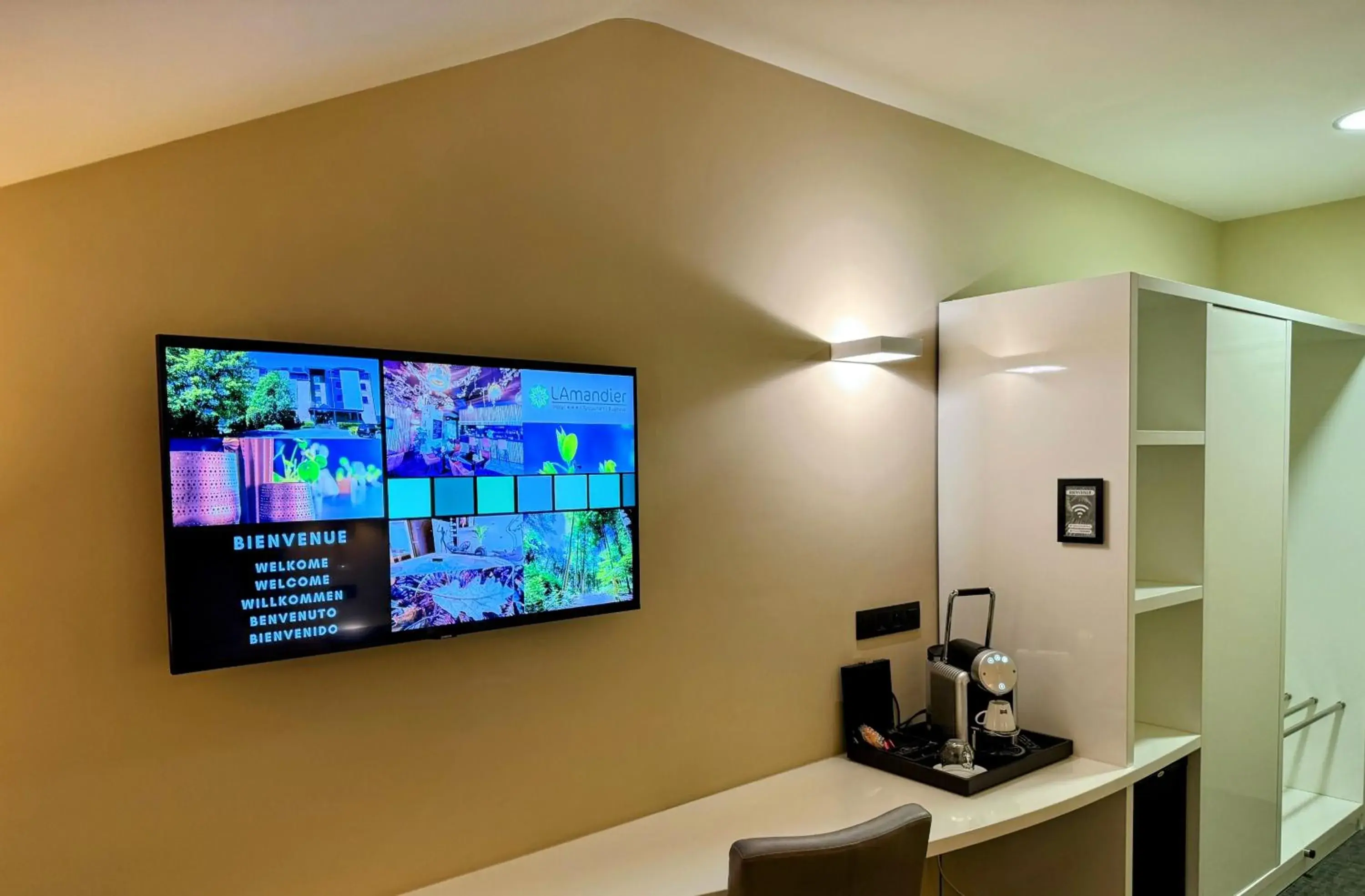 Twin Room - single occupancy in Hôtel L'Amandier Twin Room - single occupancy in Hôtel L'Amandier