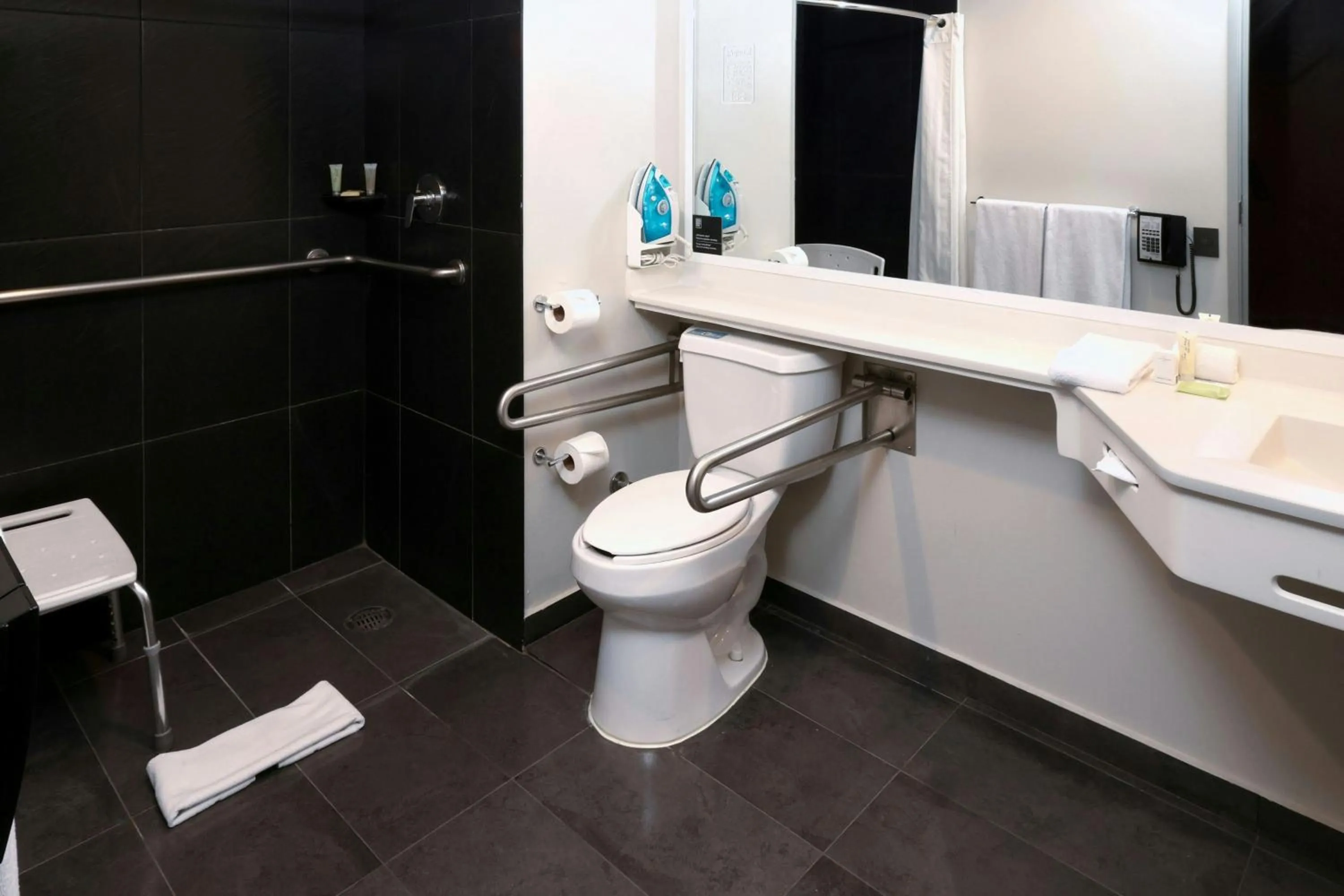 Bathroom in City Express Plus by Marriott Ciudad de México Mundo E