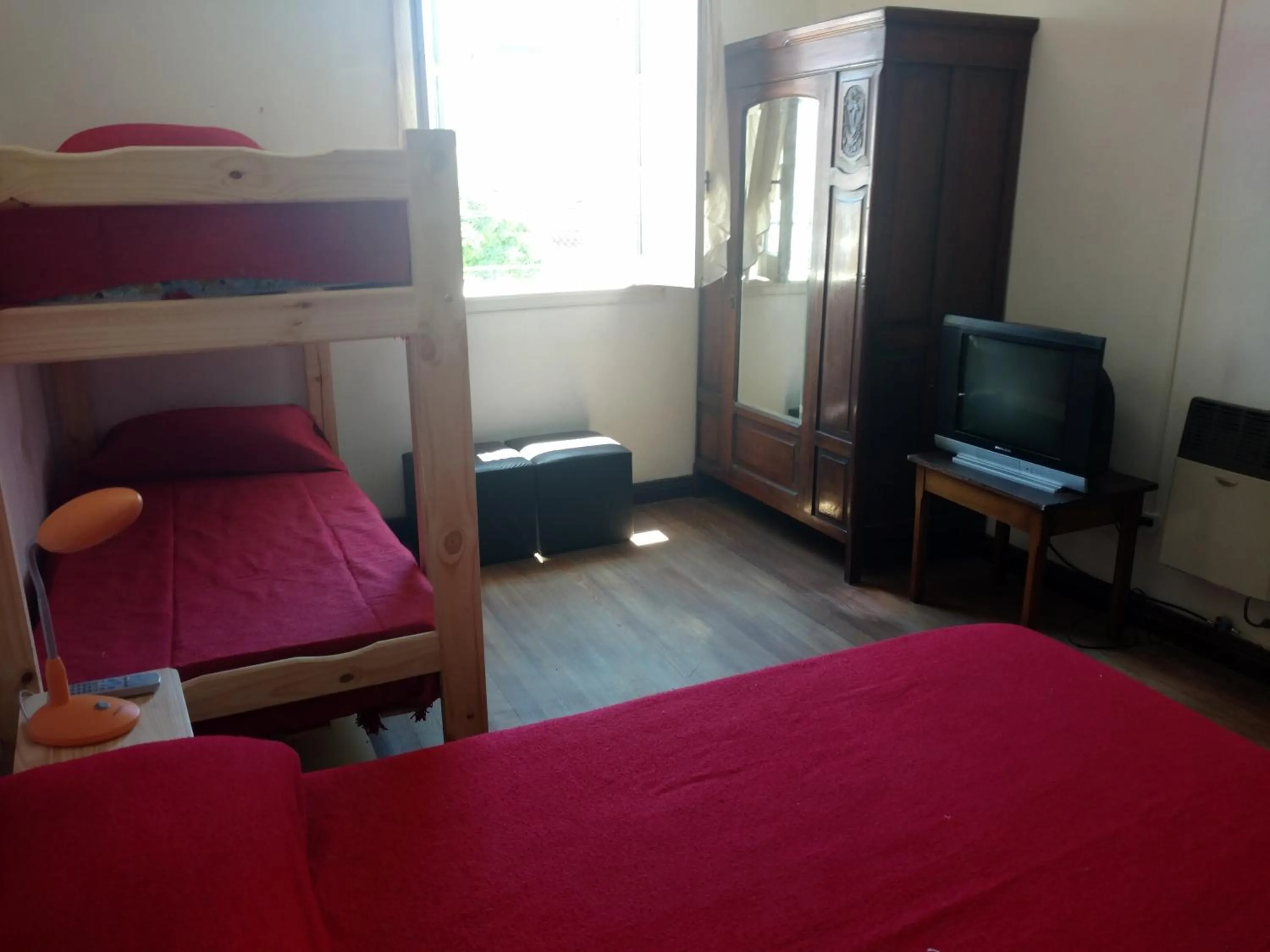 Photo of the whole room, Bed in Hostería Almirante Brown