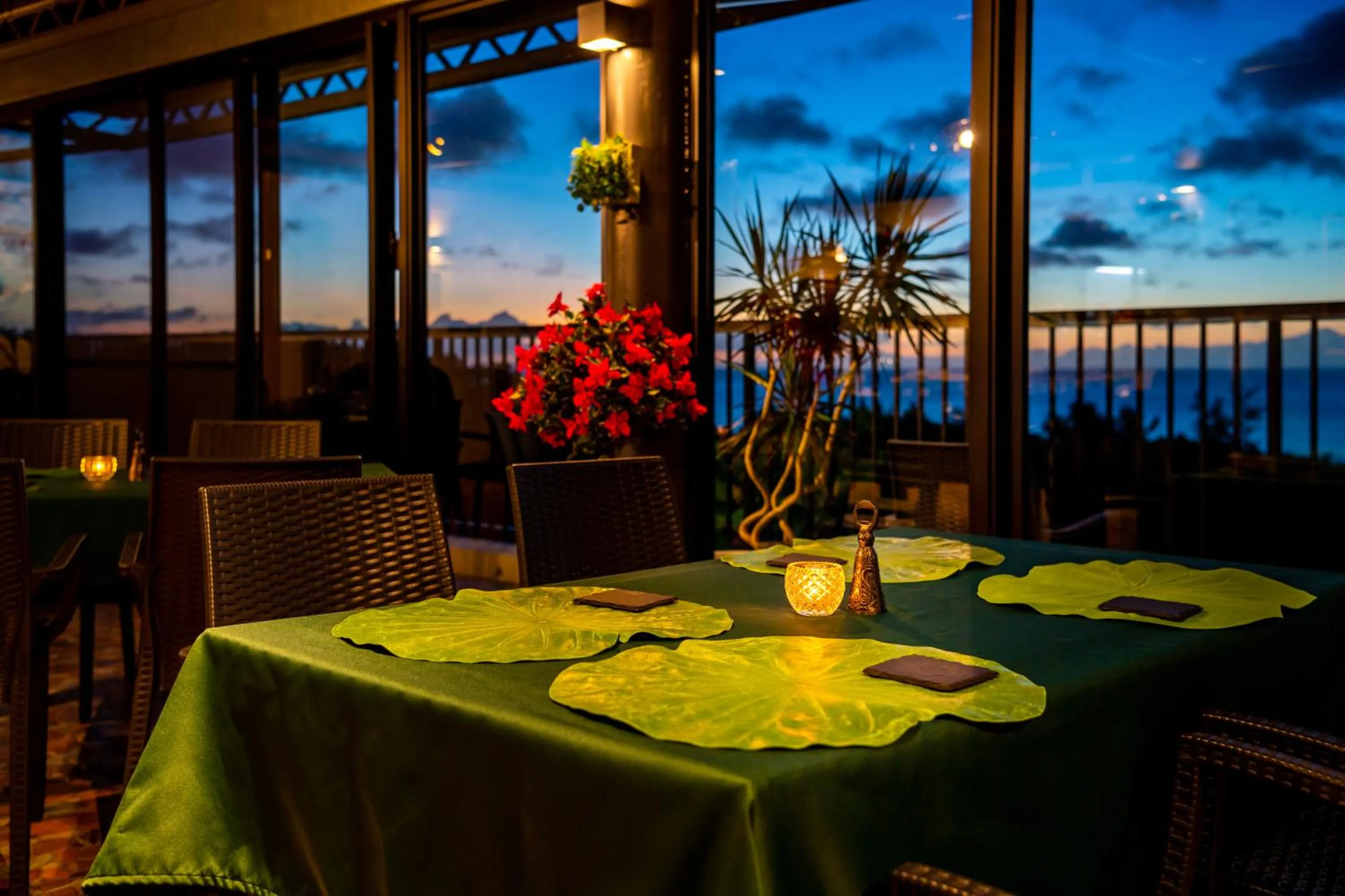 Restaurant/places to eat in The Peridot Smart Hotel Tancha Ward