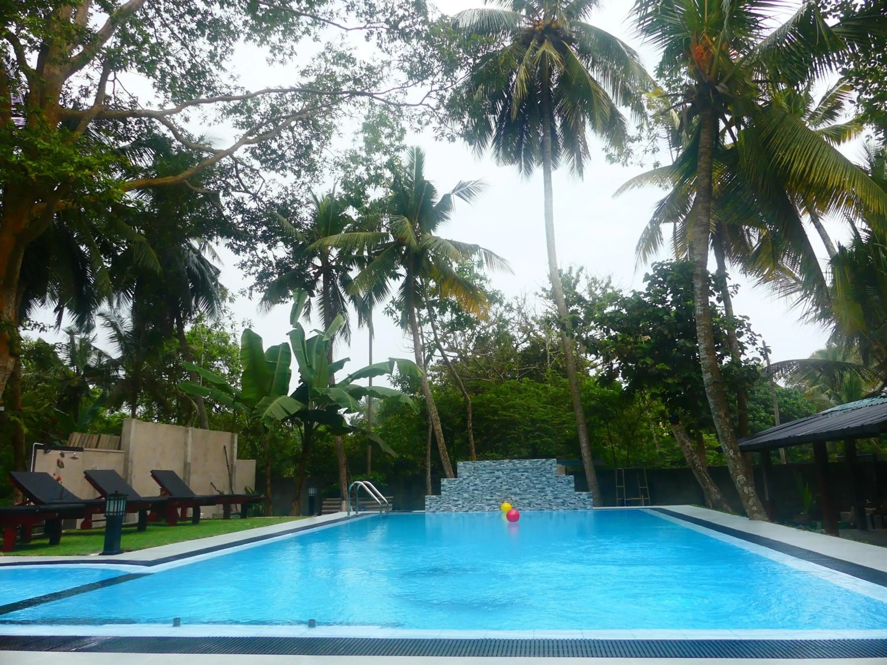 Swimming pool in Ging View Villa