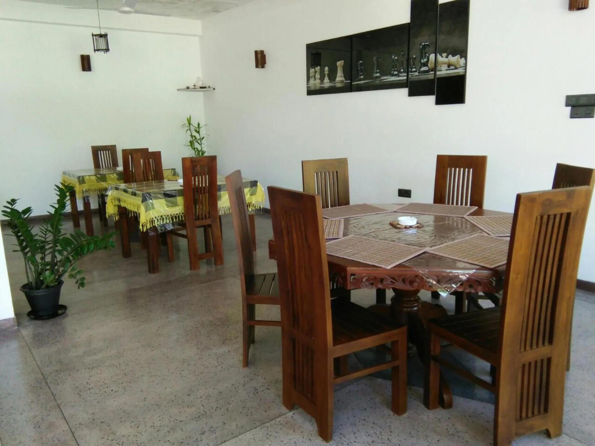 Restaurant/places to eat in Ging View Villa