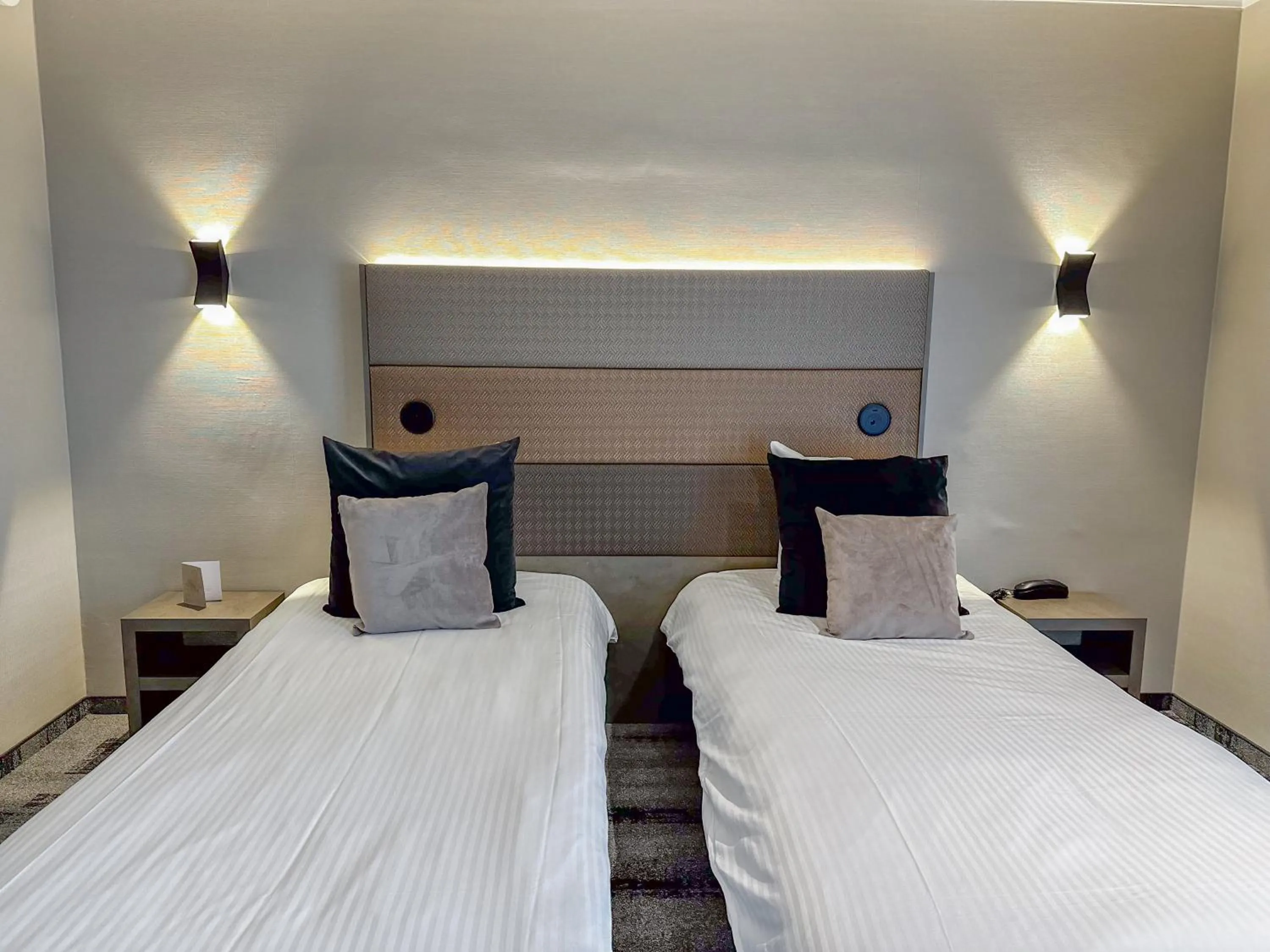 Bed in Hotel Charleroi Airport - Van Der Valk