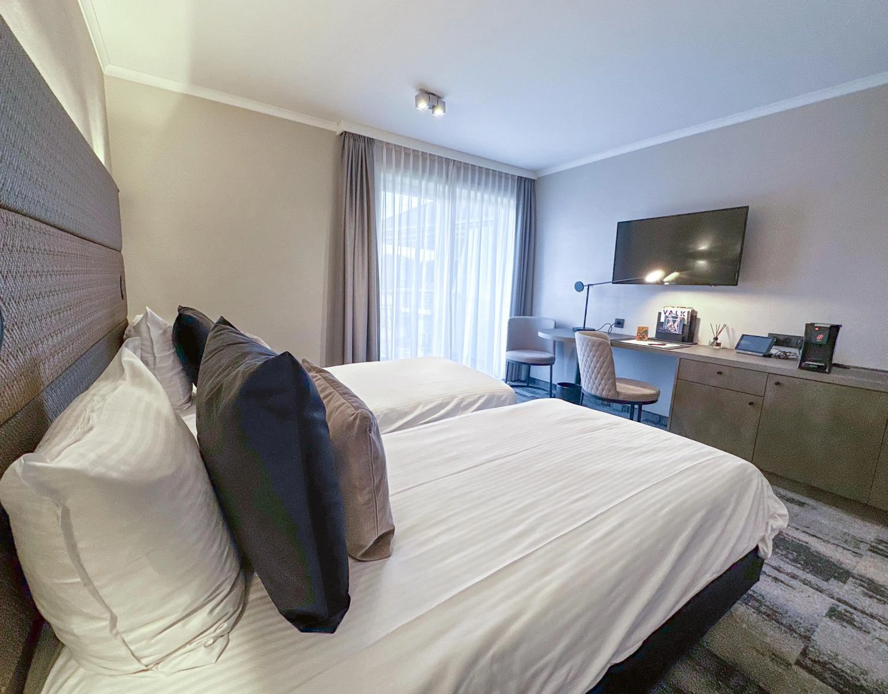 Bed in Hotel Charleroi Airport - Van Der Valk