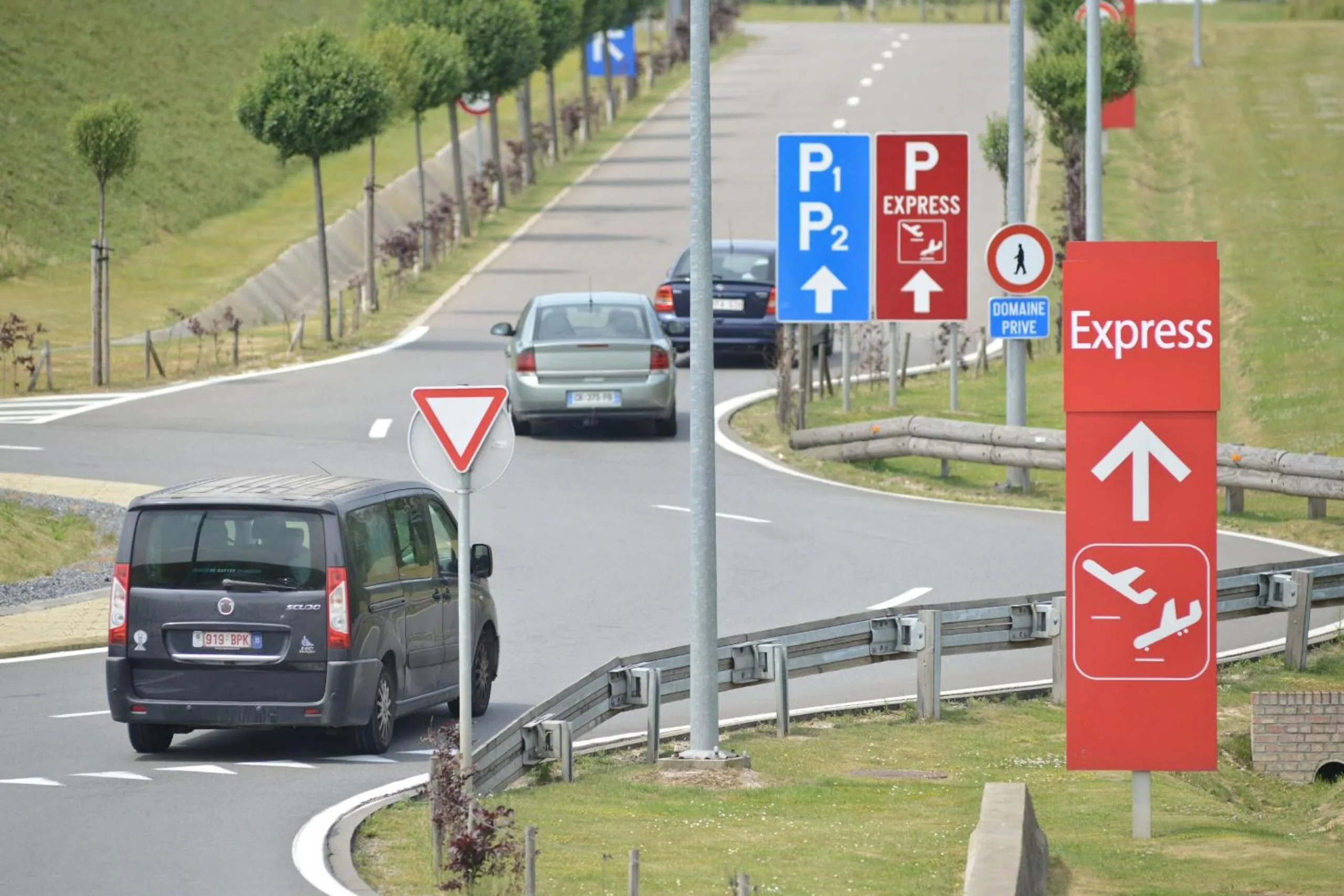Parking in Hotel Charleroi Airport - Van Der Valk