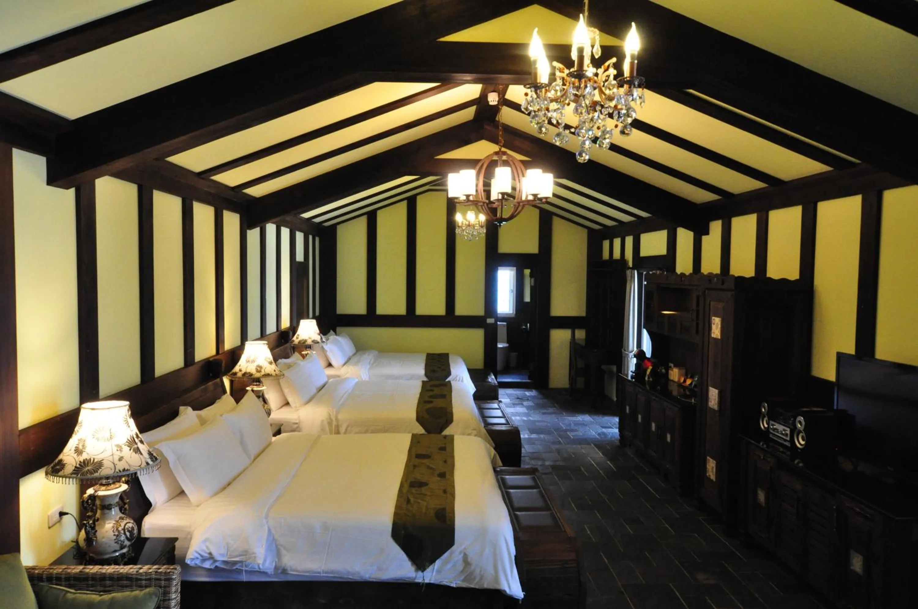 Photo of the whole room, Bed in Stuart Villa