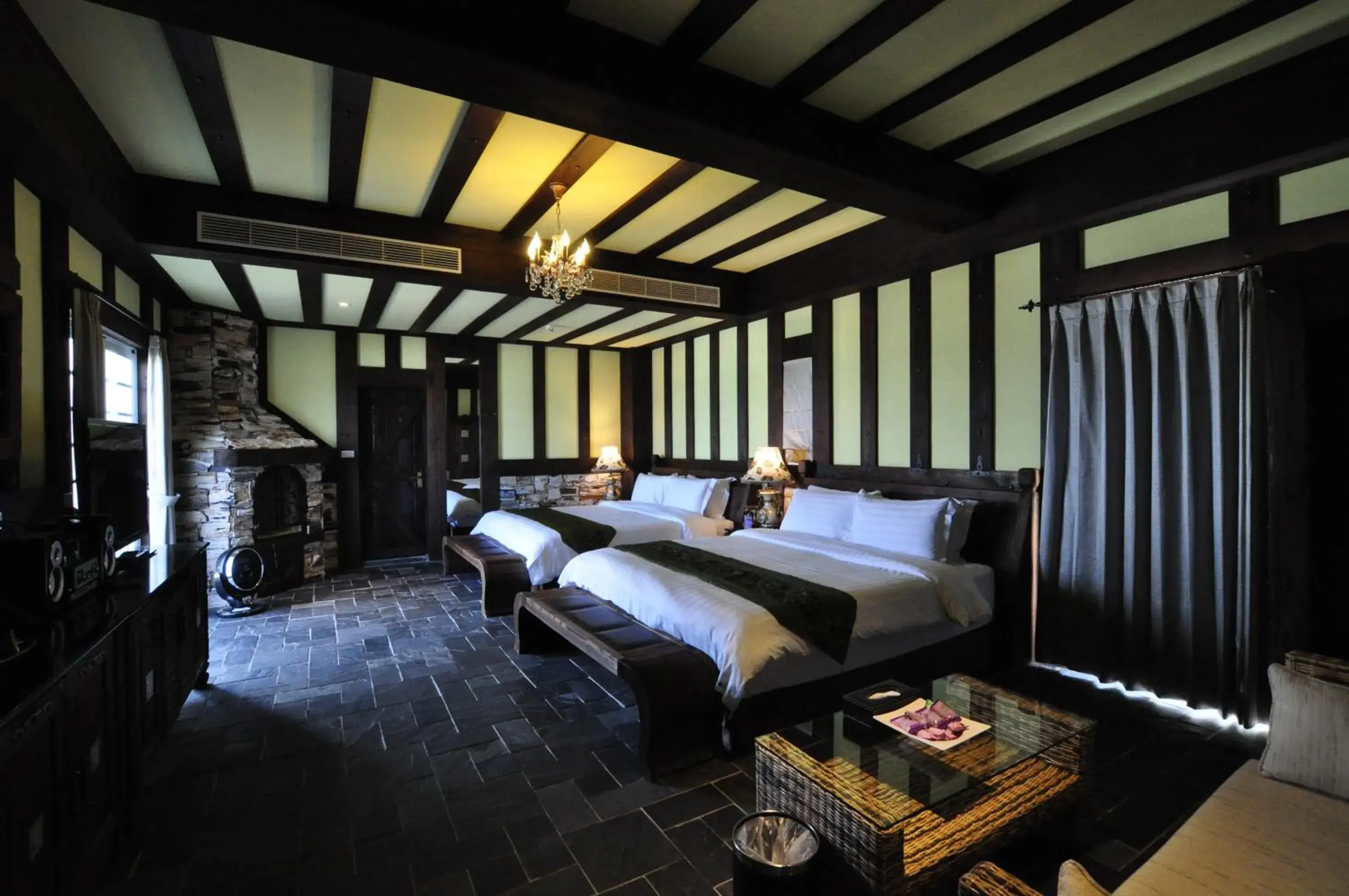 Deluxe Quadruple Room in Stuart Villa Deluxe Quadruple Room in Stuart Villa