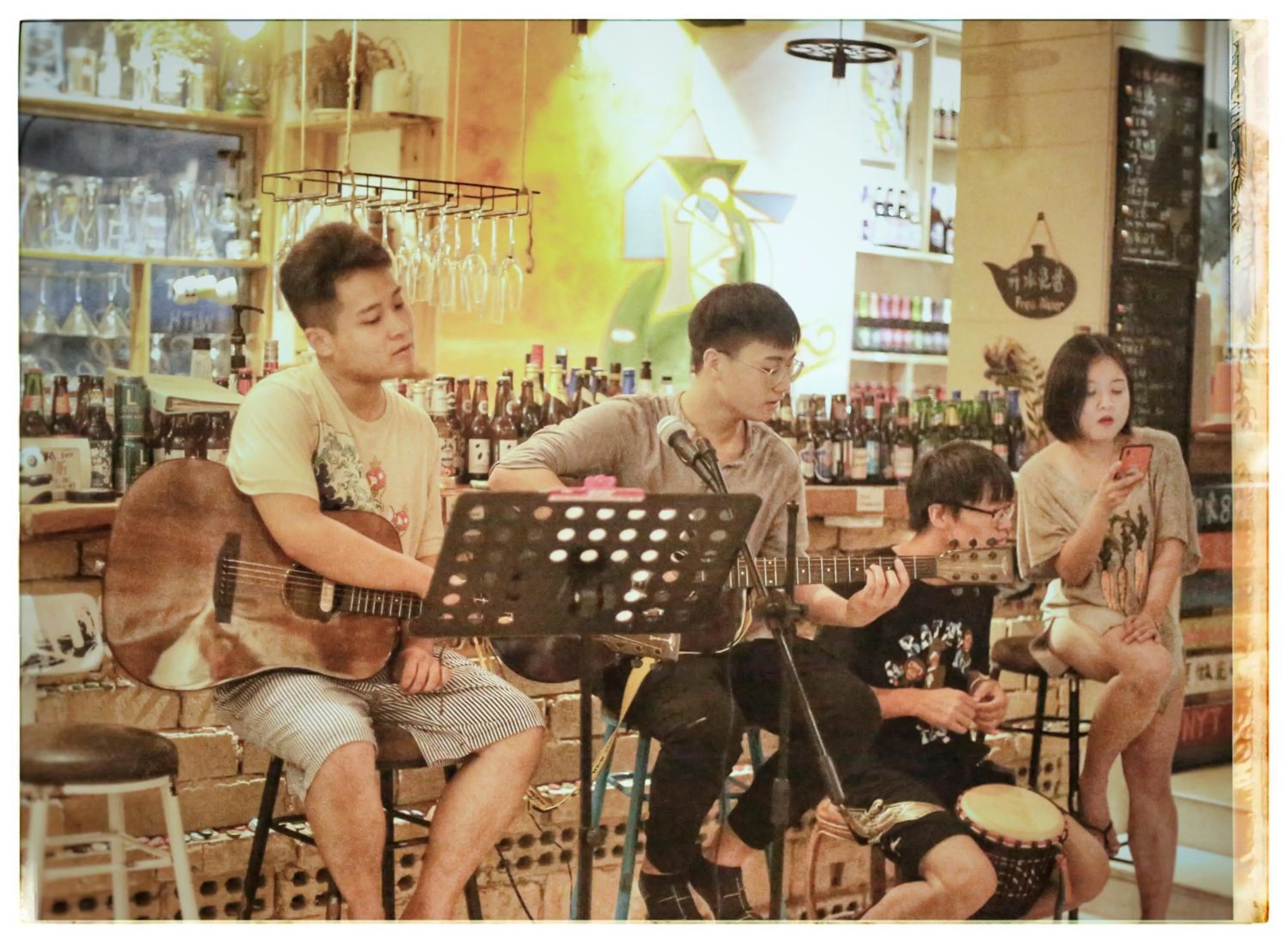 Guests in Kunlun International Youth Hostel