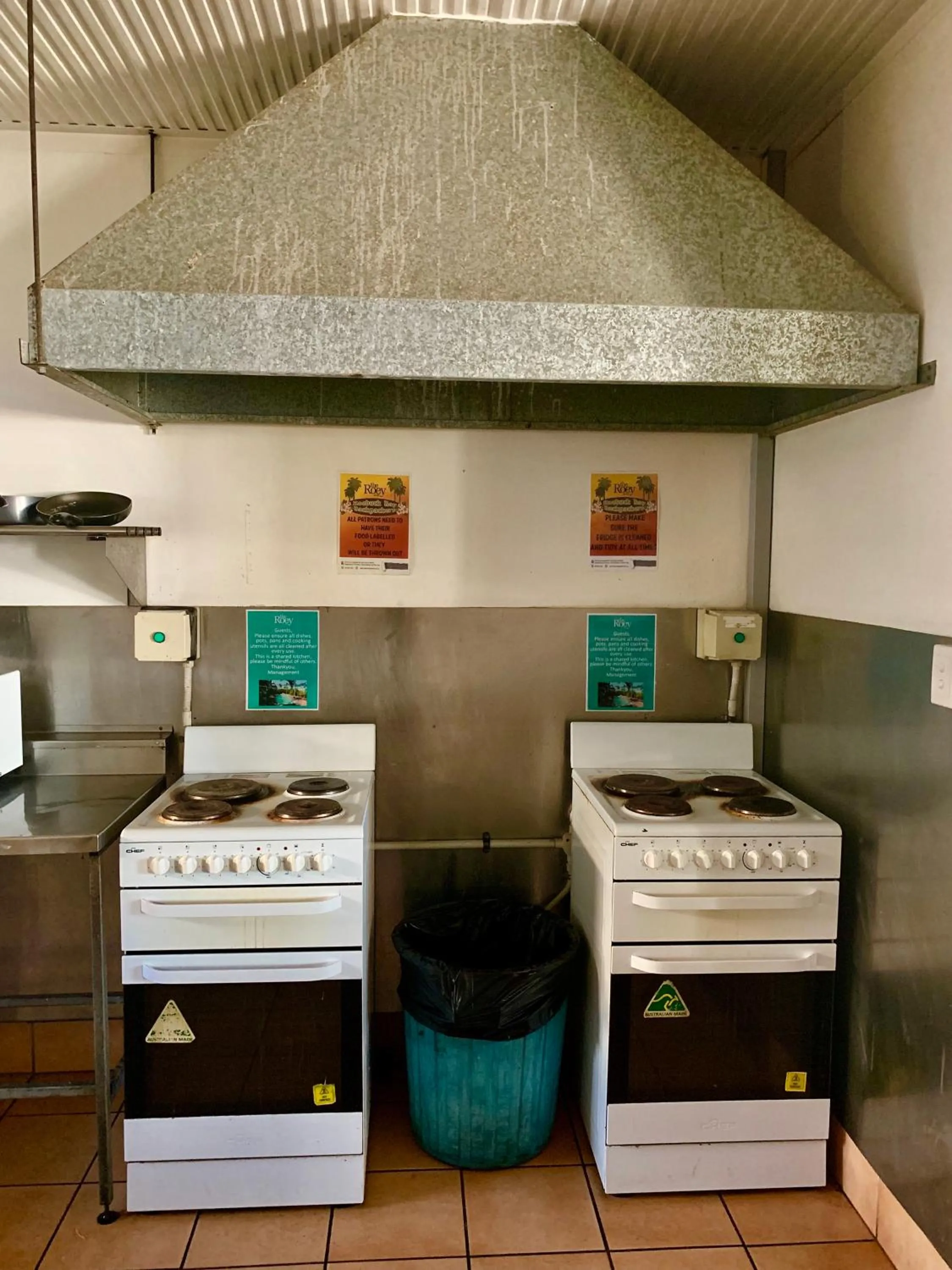 Coffee/tea facilities in Roey Backpackers and Party Bar