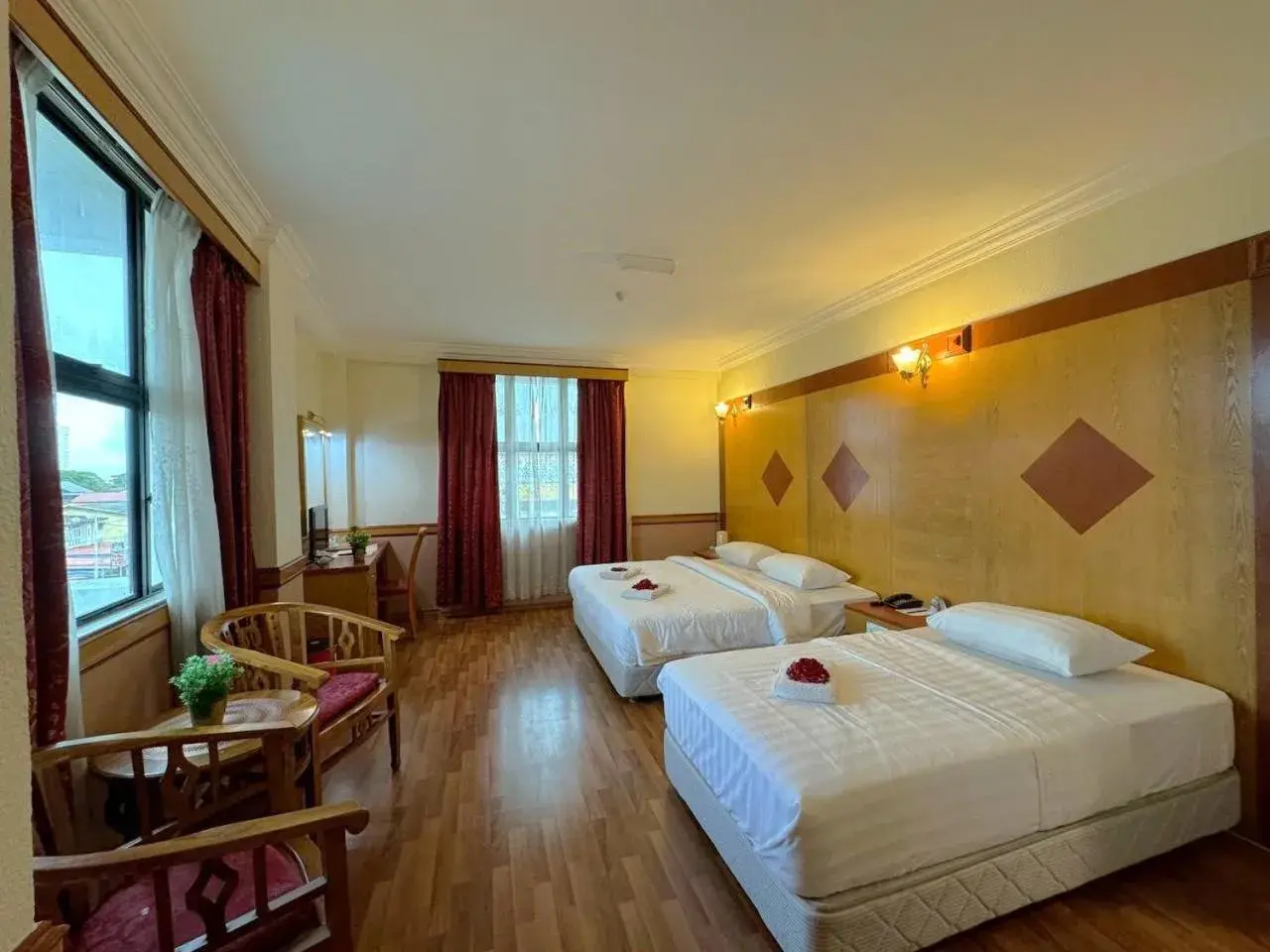 Deluxe Family Room in Flora Place Hotel Deluxe Family Room in Flora Place Hotel