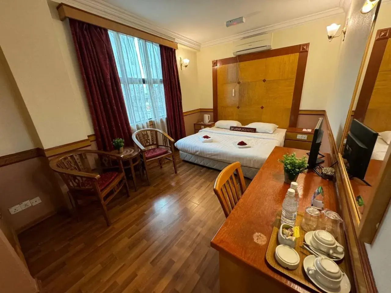 Double Room - Disability Access - No Window in Flora Place Hotel Double Room - Disability Access - No Window in Flora Place Hotel