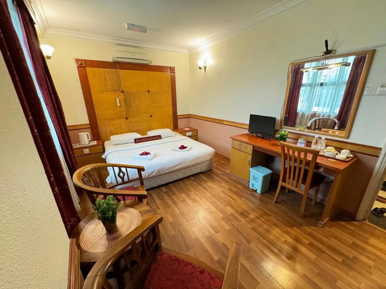 Bed in Flora Place Hotel