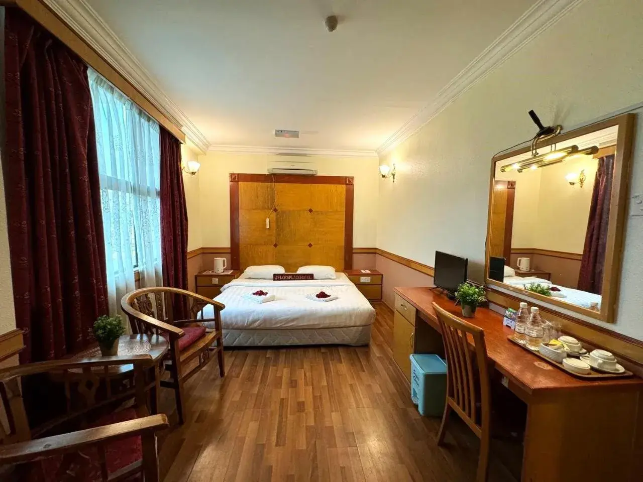 Bed in Flora Place Hotel Bed in Flora Place Hotel