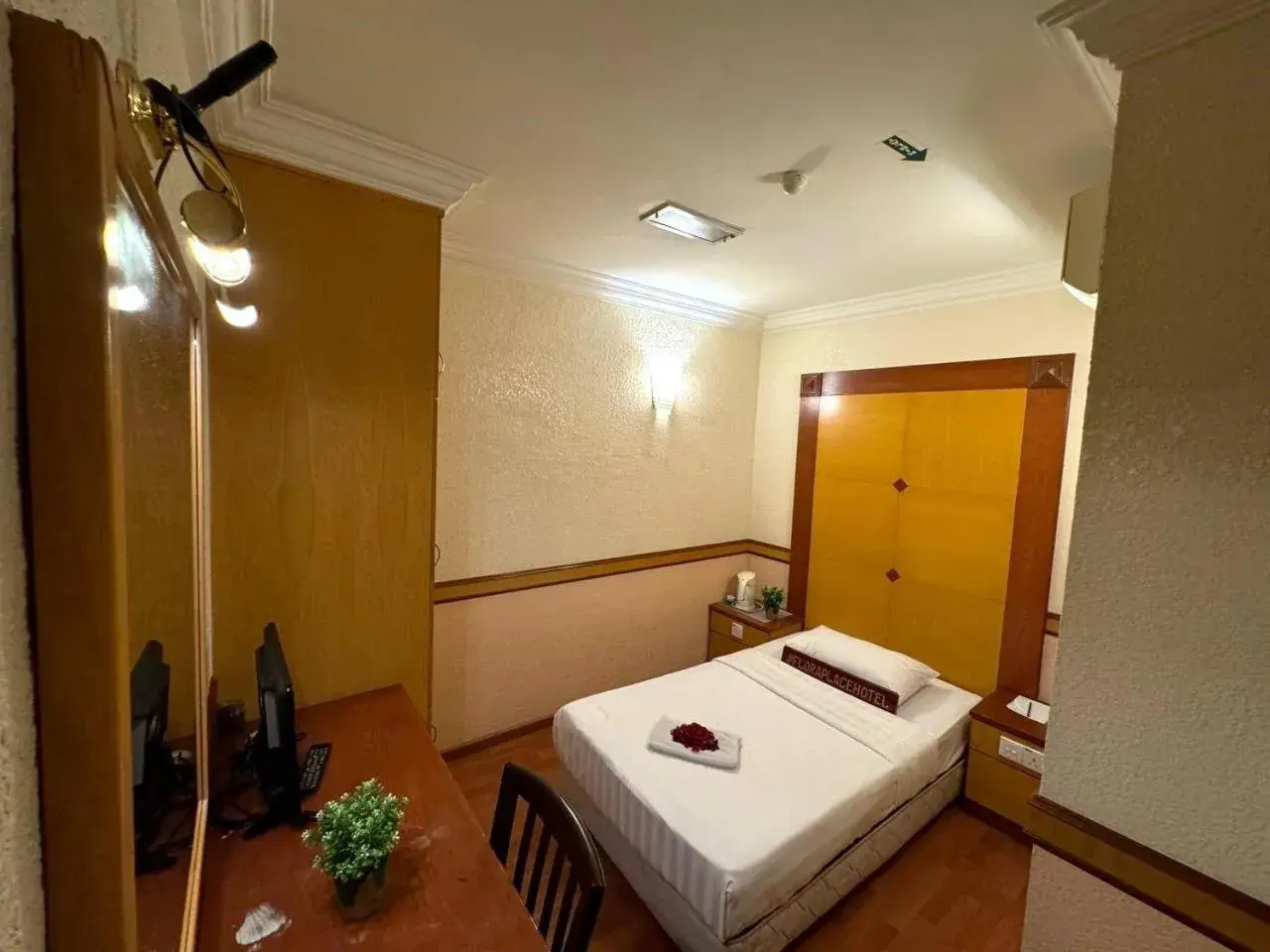 Standard Single Room - single occupancy - no window in Flora Place Hotel Standard Single Room - single occupancy - no window in Flora Place Hotel