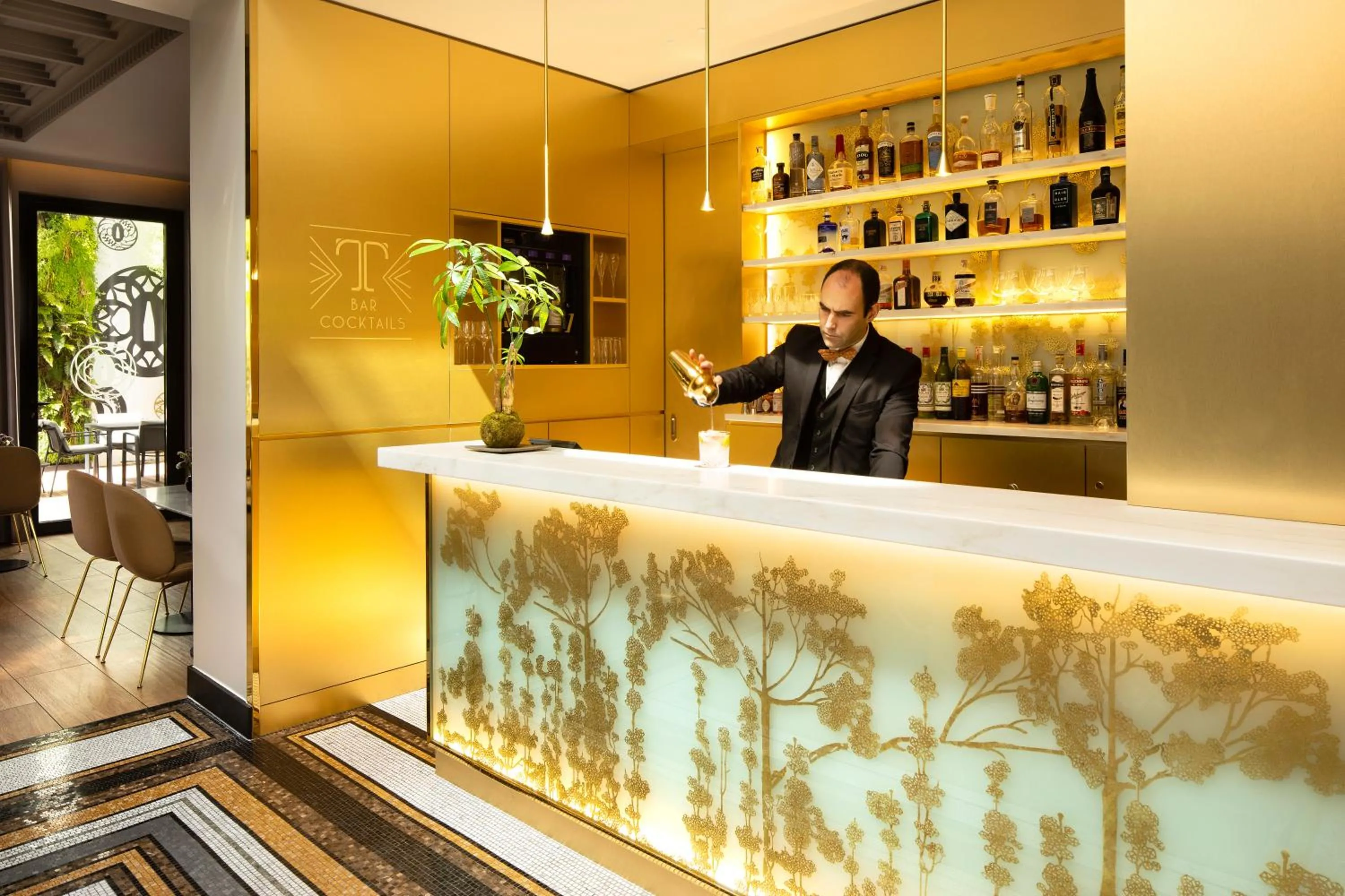 Lounge or bar in Le Tsuba Hotel