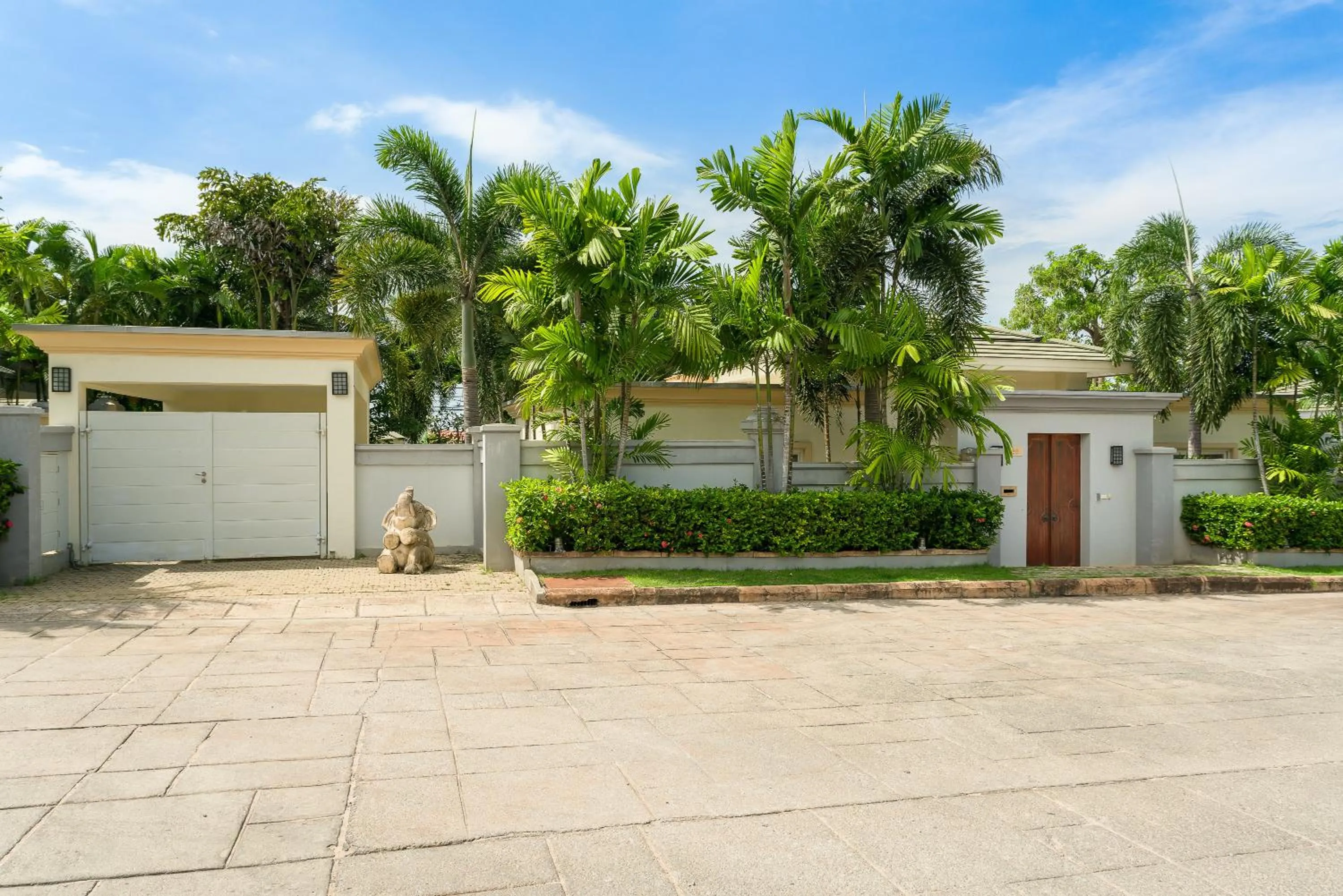 Facade/entrance in Luxury Pool Villa 3BR 6-8 persons