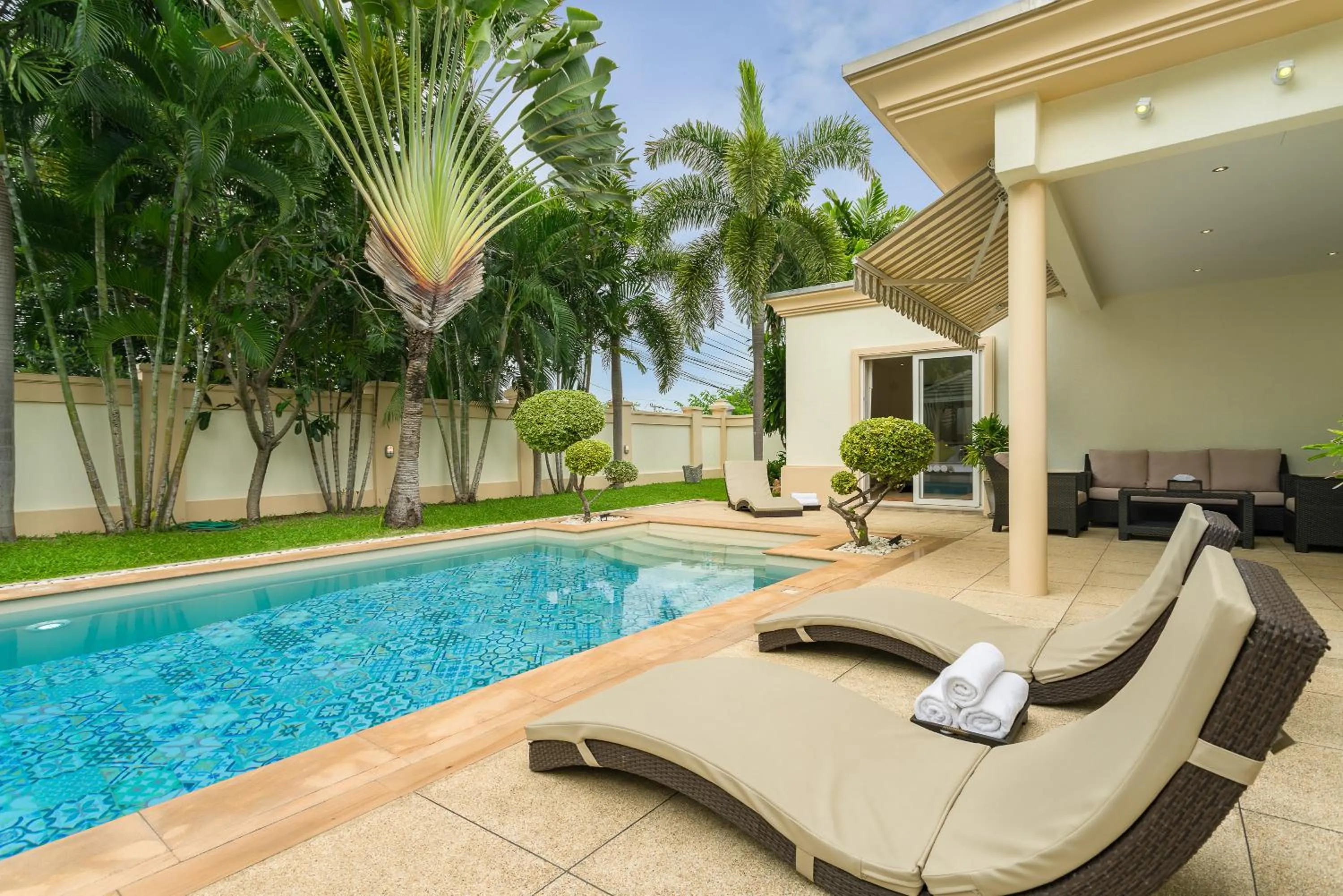 Garden in Luxury Pool Villa 3BR 6-8 persons