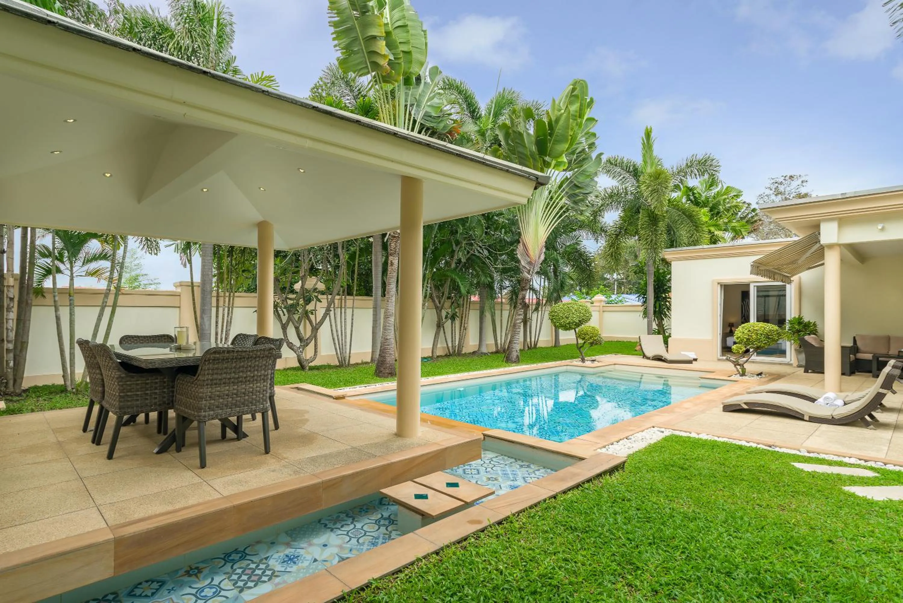 Garden in Luxury Pool Villa 3BR 6-8 persons