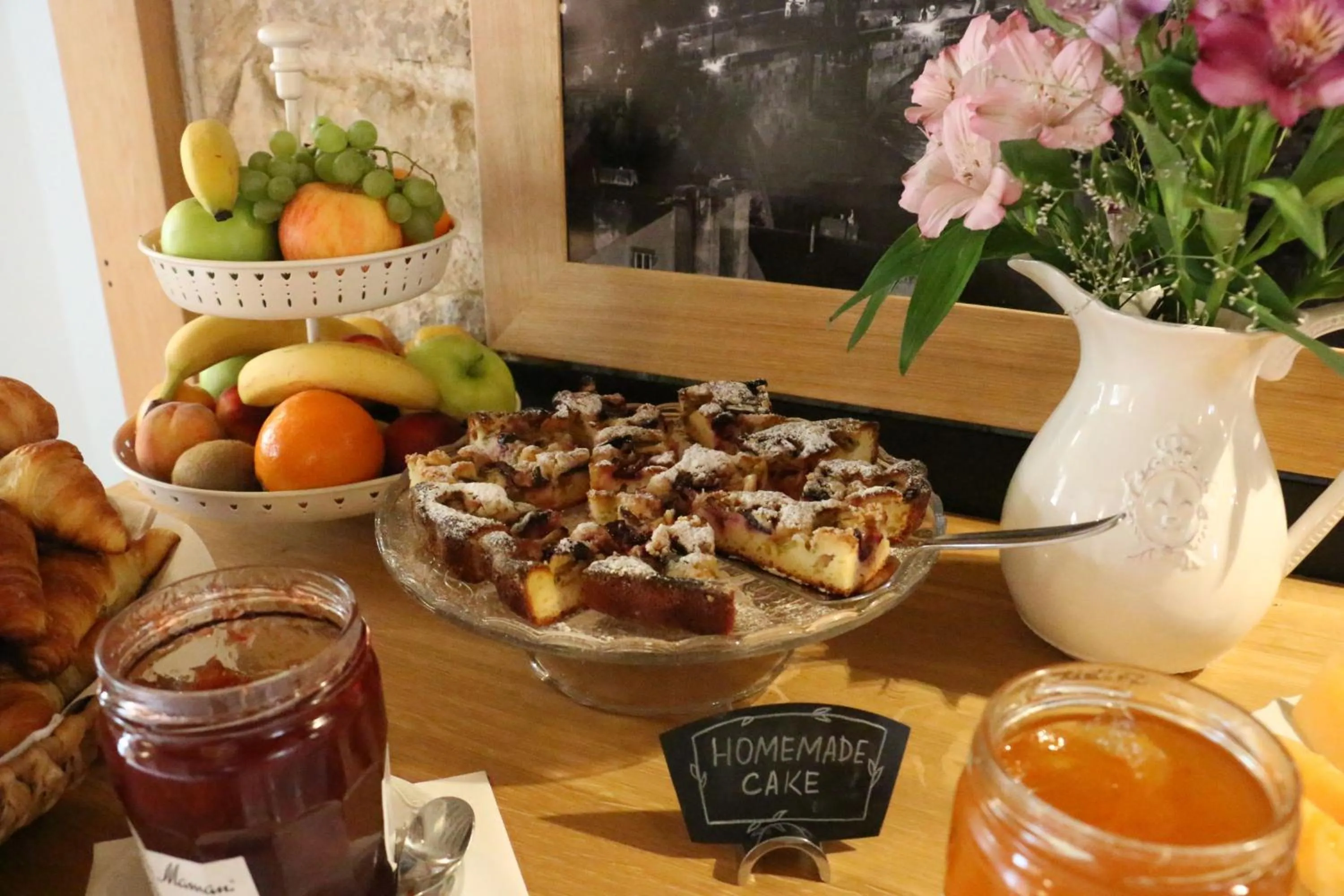 Breakfast in Hotel At the White Lily