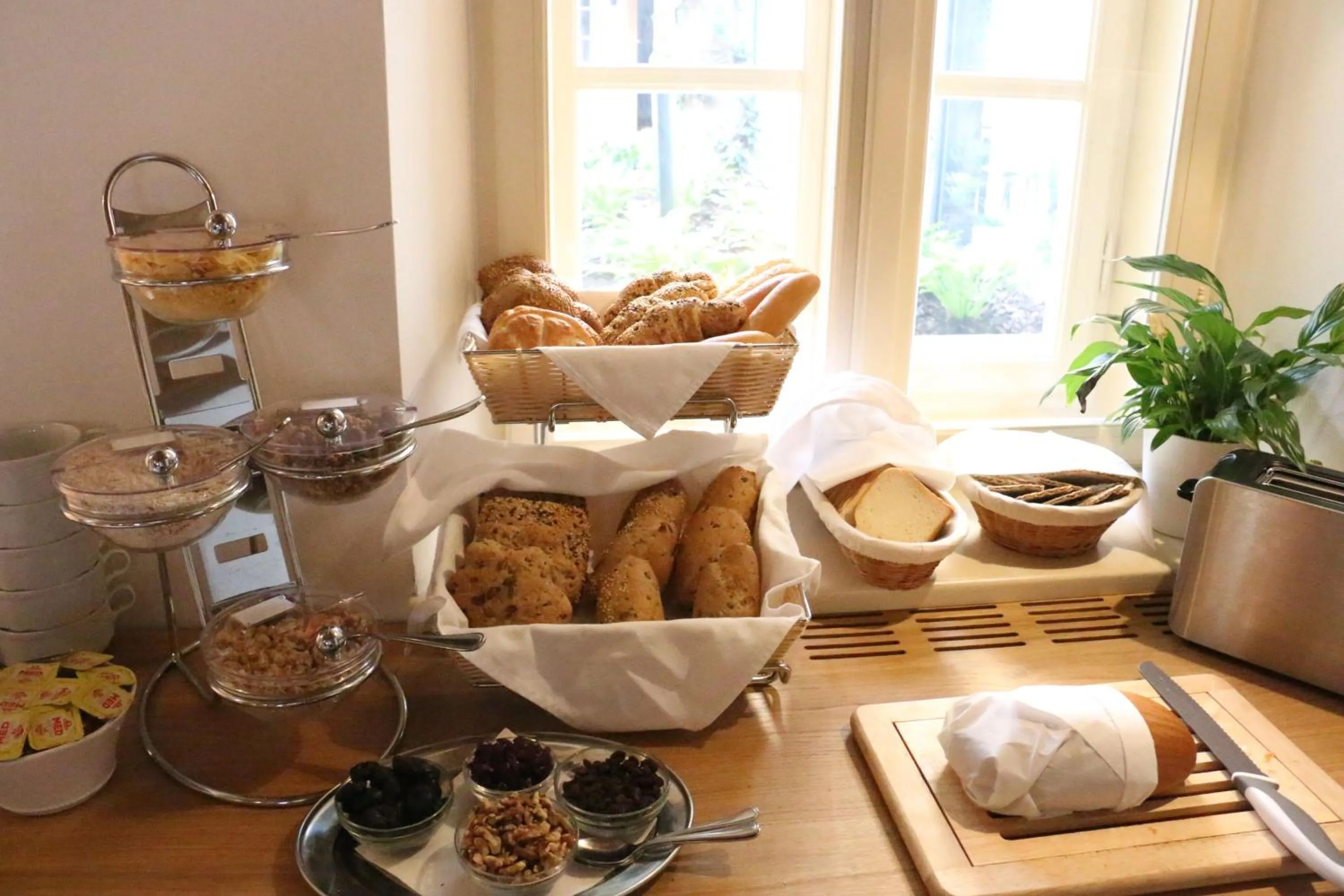 Breakfast in Hotel At the White Lily