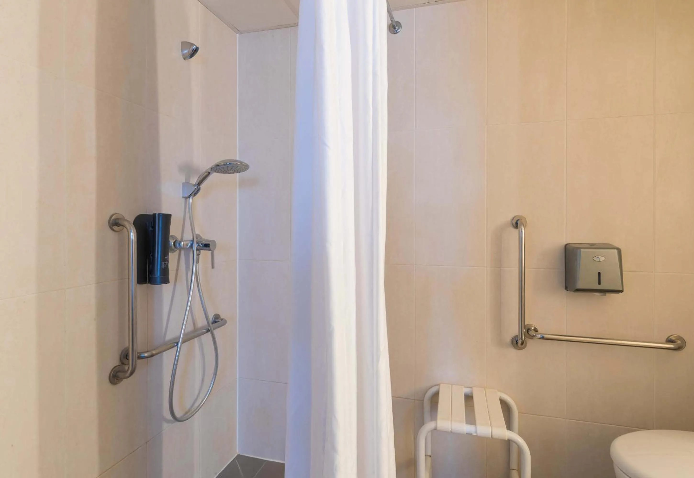 Bathroom in B&B HOTEL Orléans Ouest La Chapelle-Saint-Mesmin