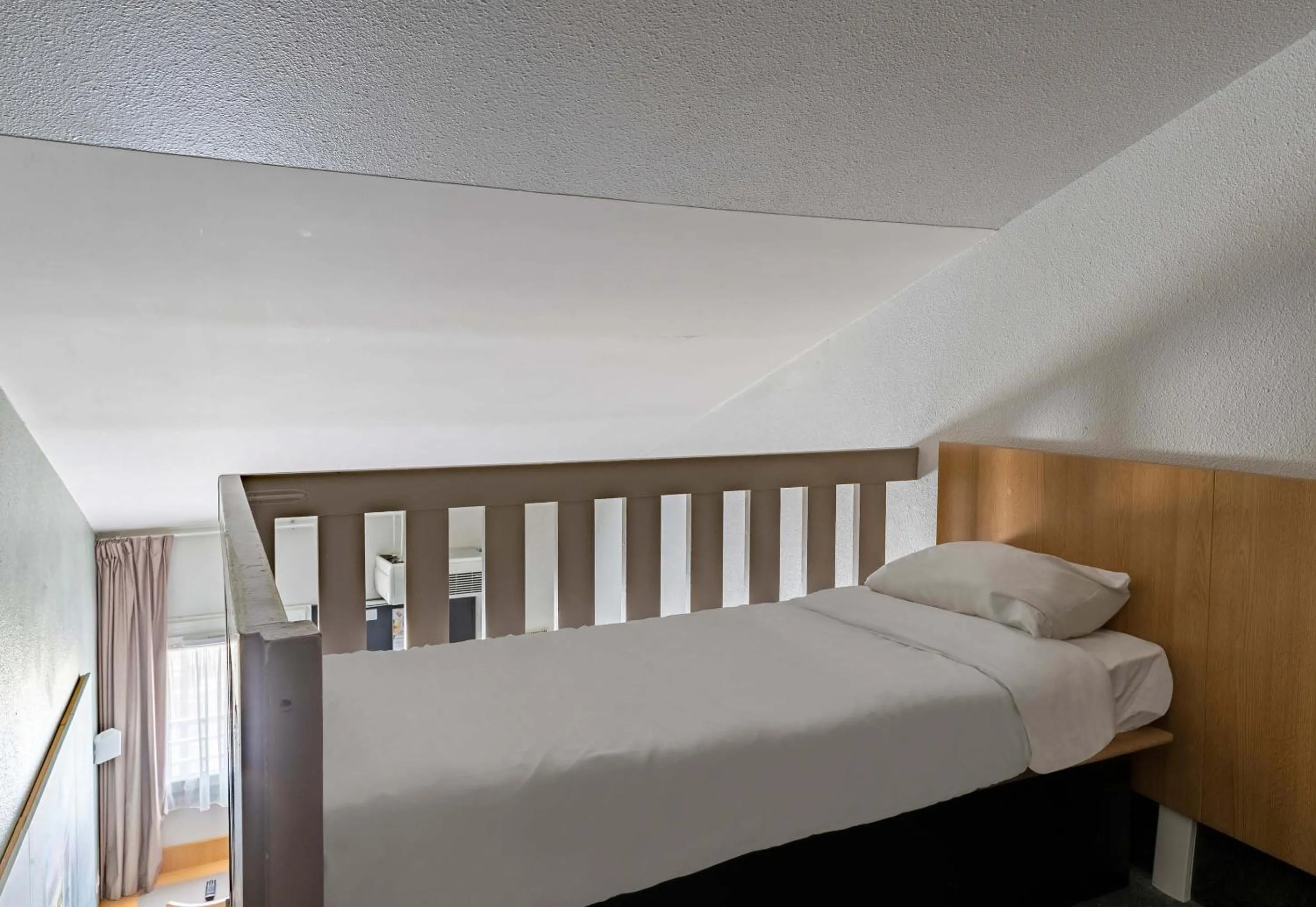 Bed in B&B HOTEL Orléans Ouest La Chapelle-Saint-Mesmin