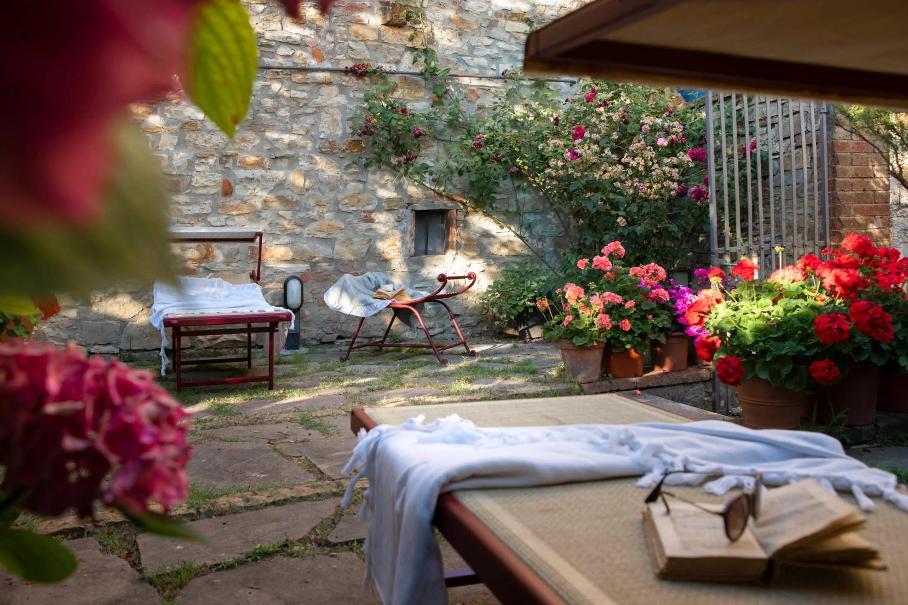 Garden in Palazzo Malaspina B&B