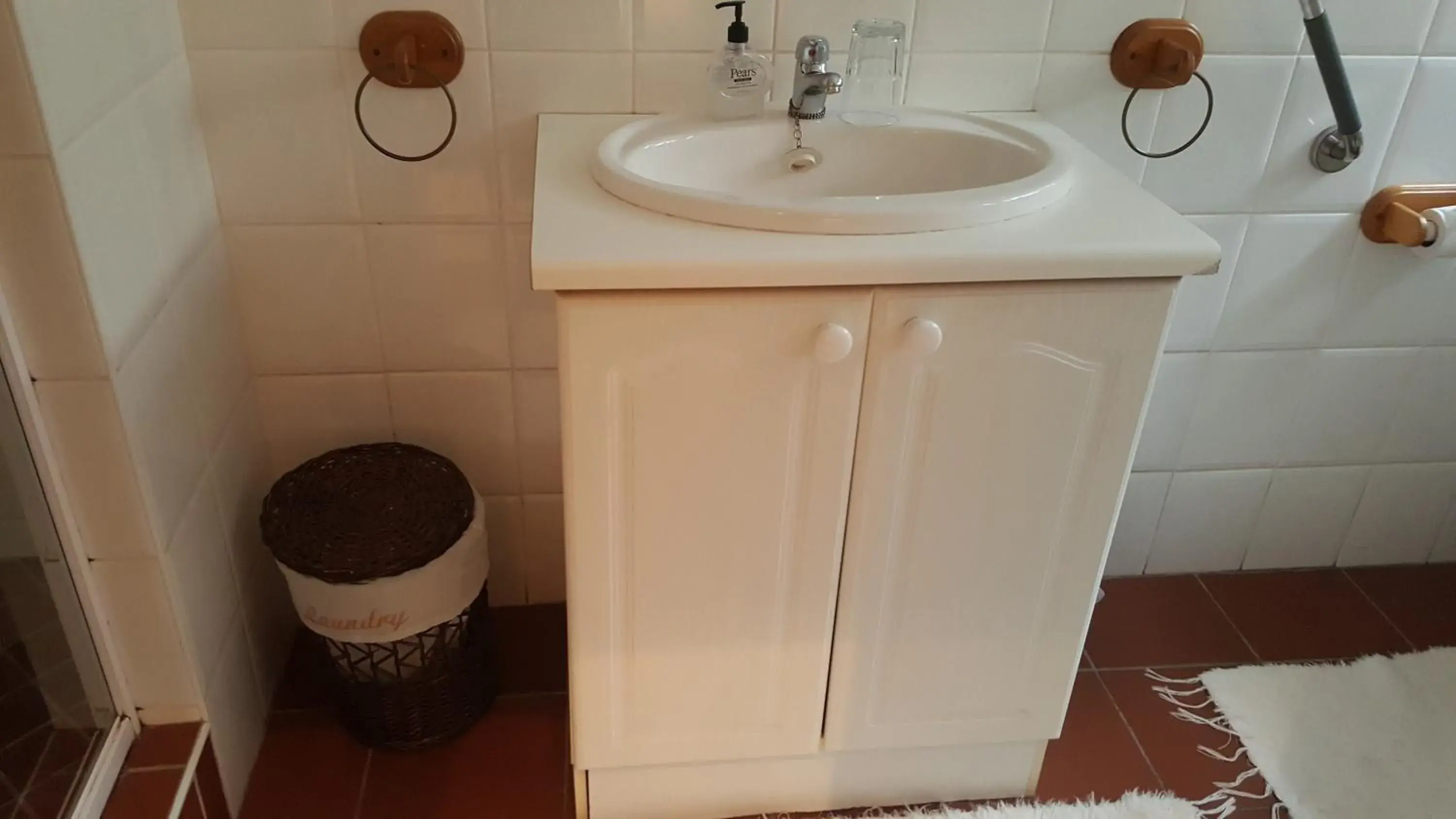 Budget Triple Room in Copperpot Guesthouse Budget Triple Room in Copperpot Guesthouse