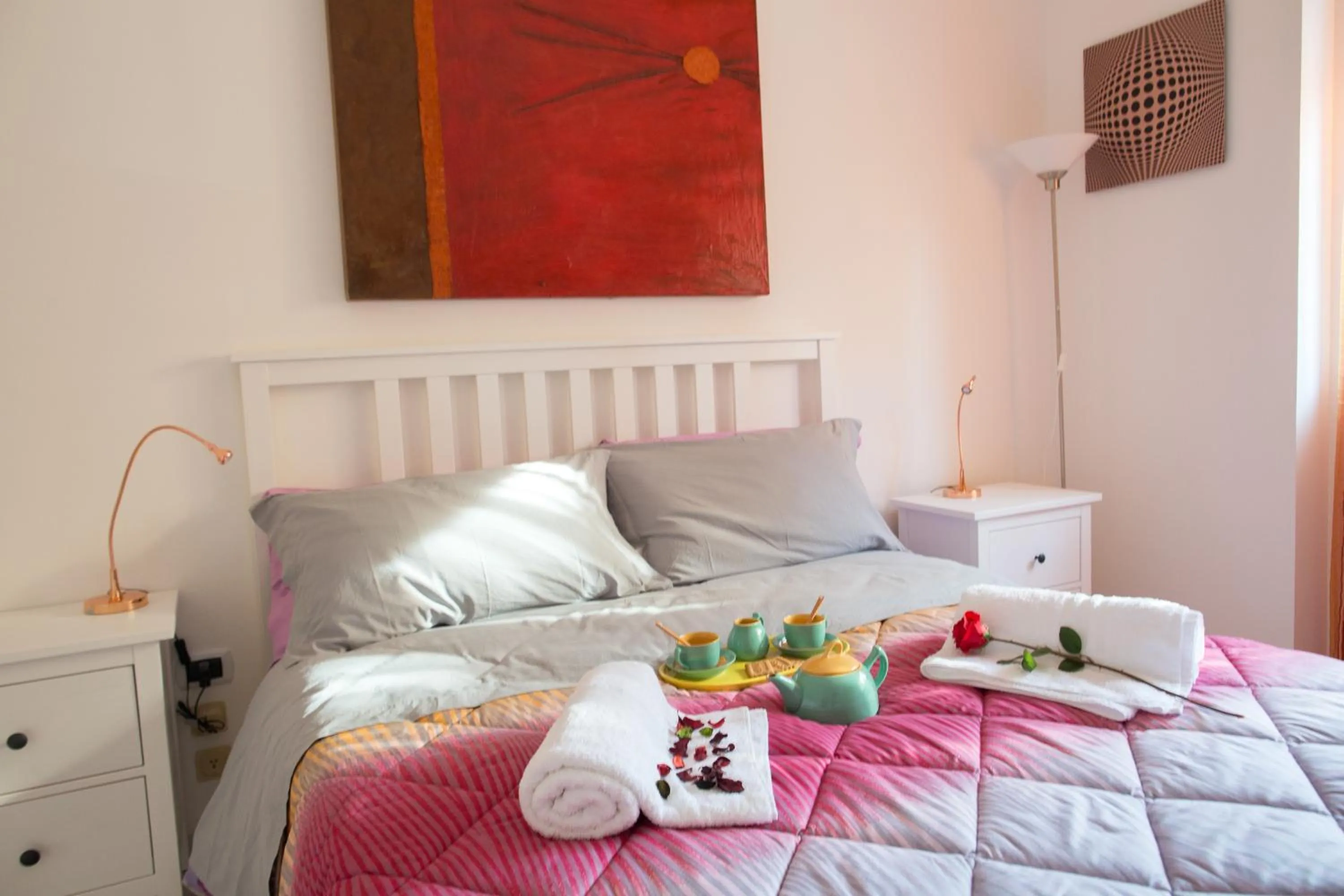 Bedroom, Bed in Hibiscus