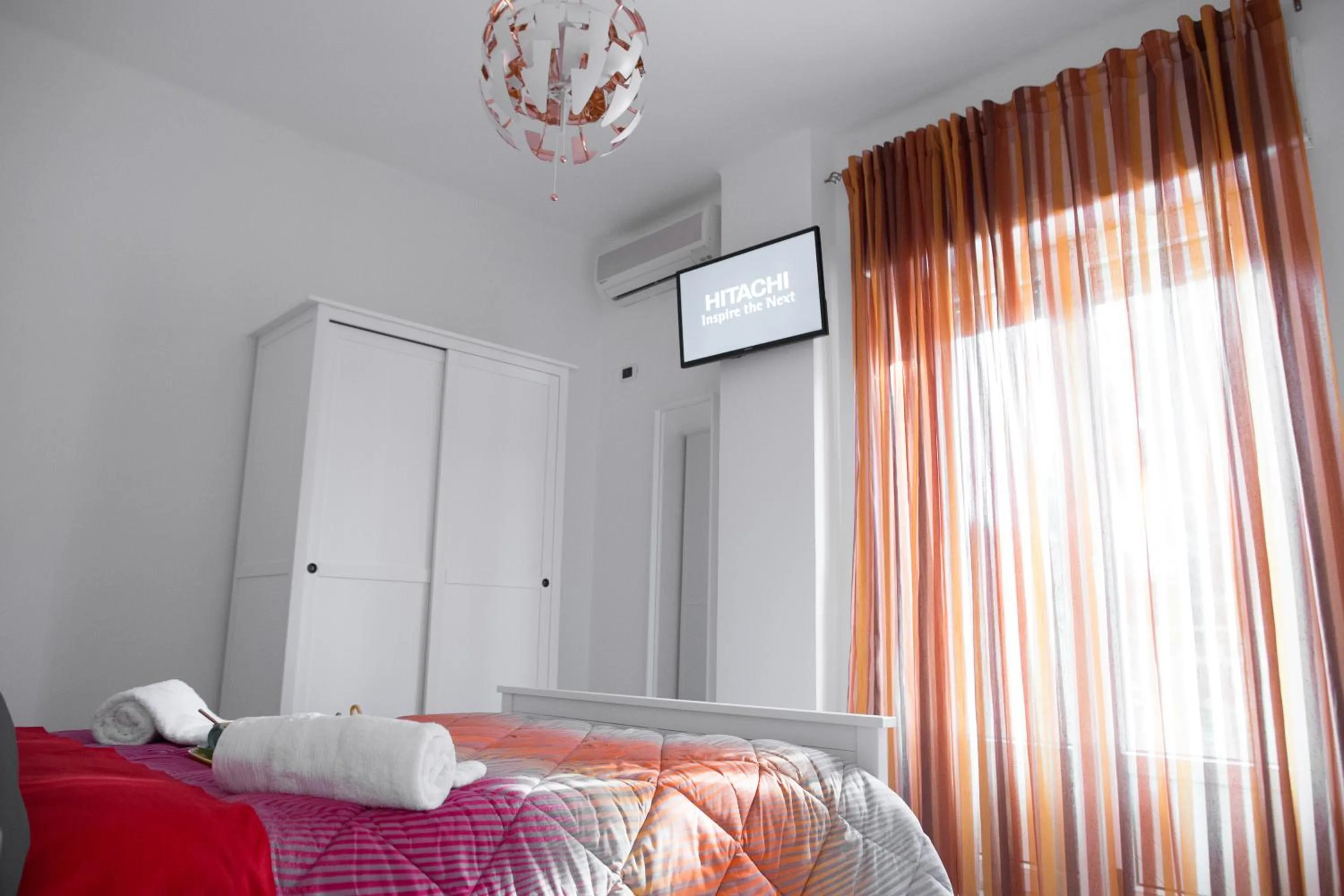 Bedroom, Bed in Hibiscus