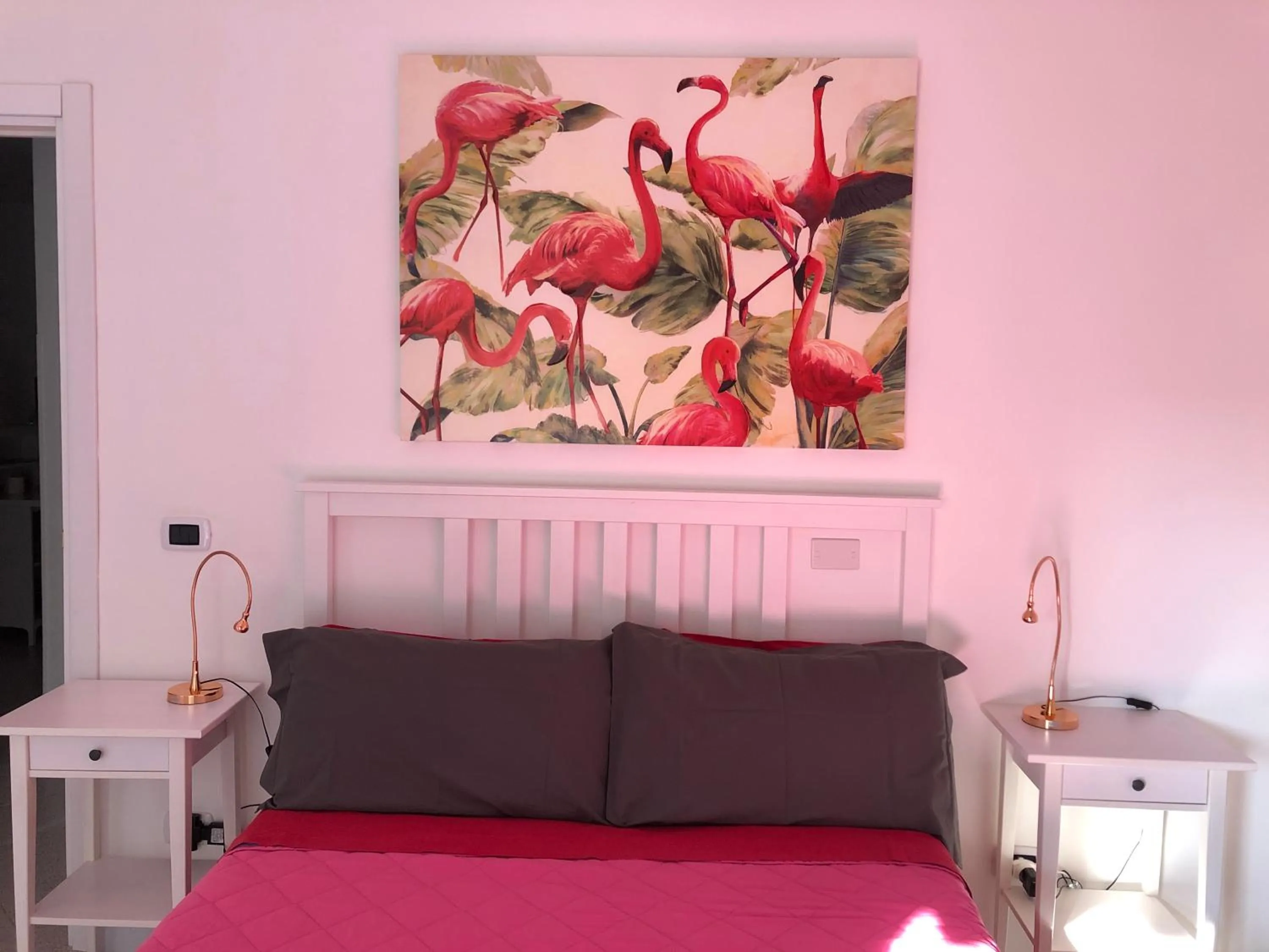 Bedroom, Bed in Hibiscus