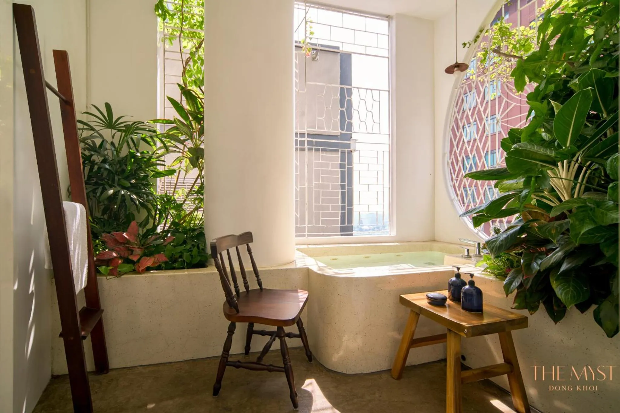 Bath in The Myst Dong Khoi